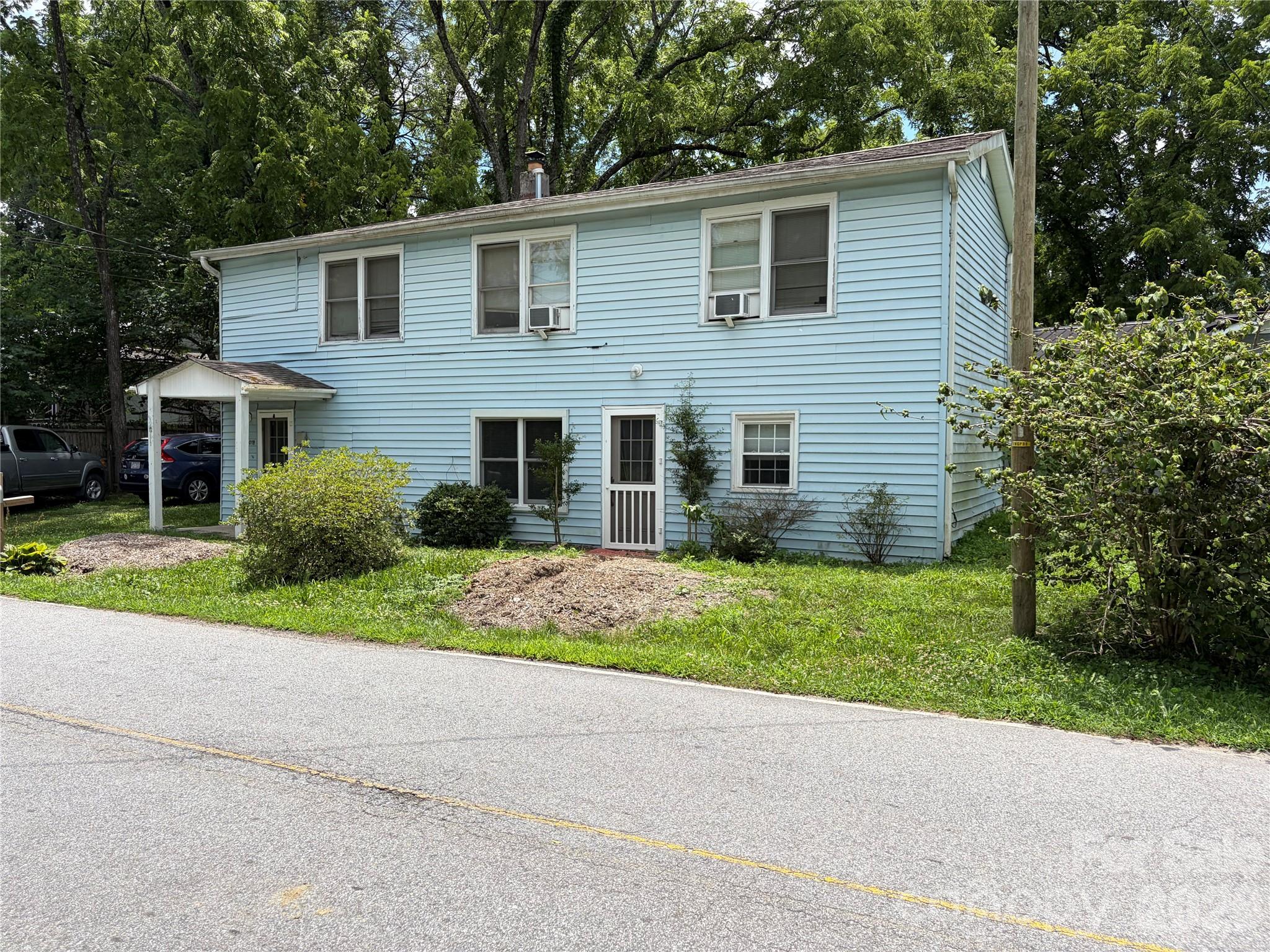 401 N Lakeside Drive Property Photo 2