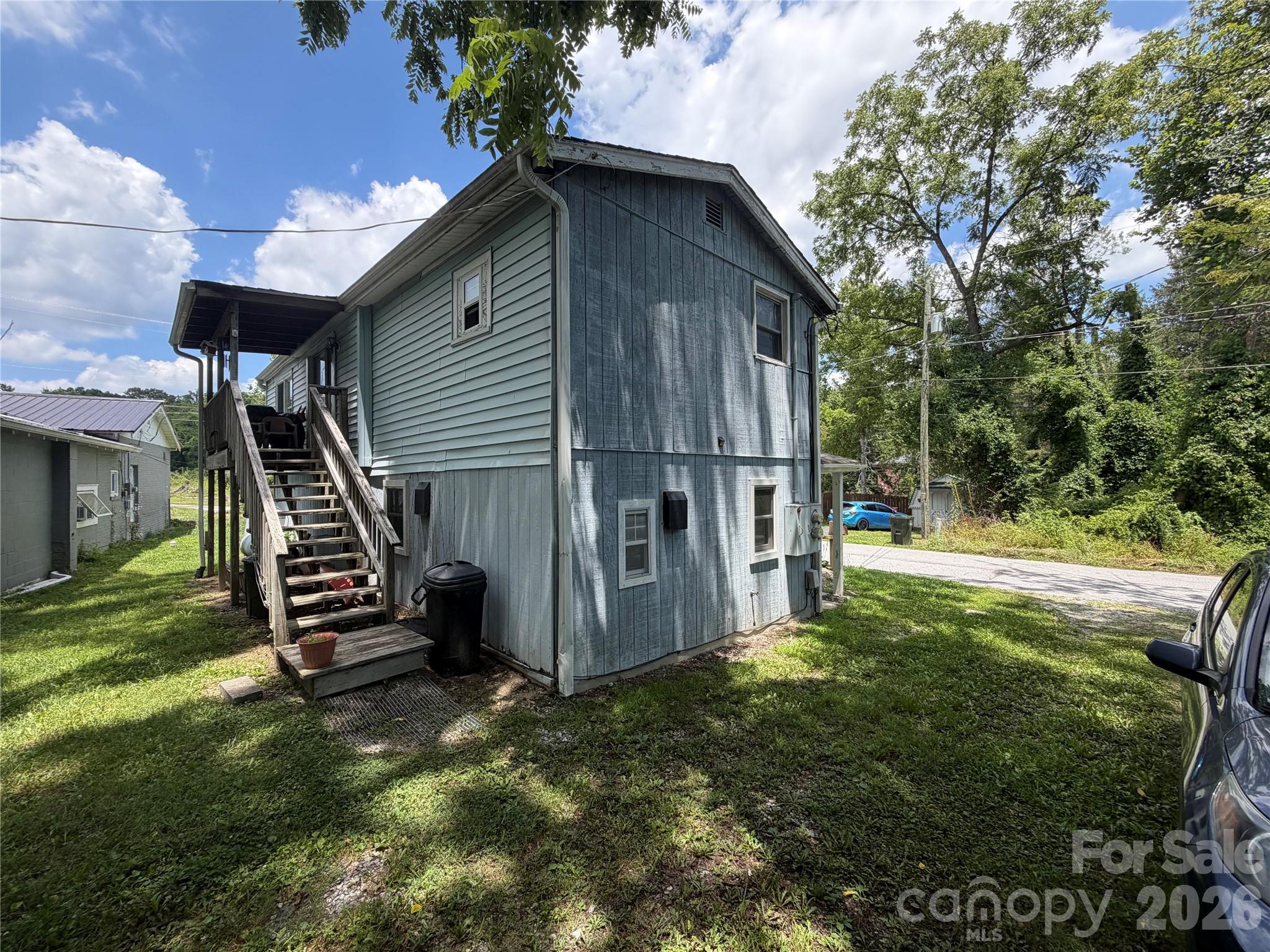 401 N Lakeside Drive Property Photo 4