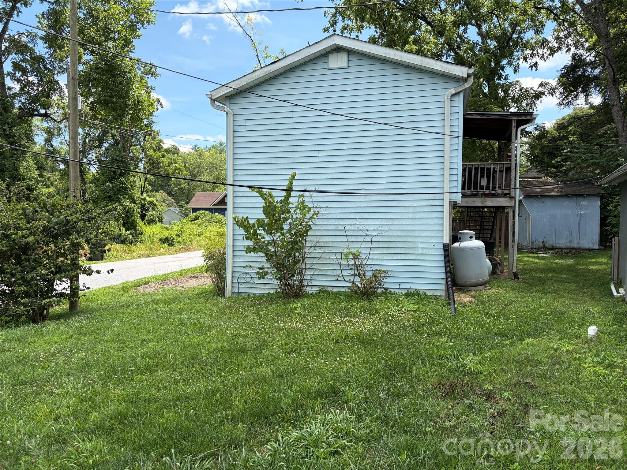 401 N Lakeside Drive Property Photo 5