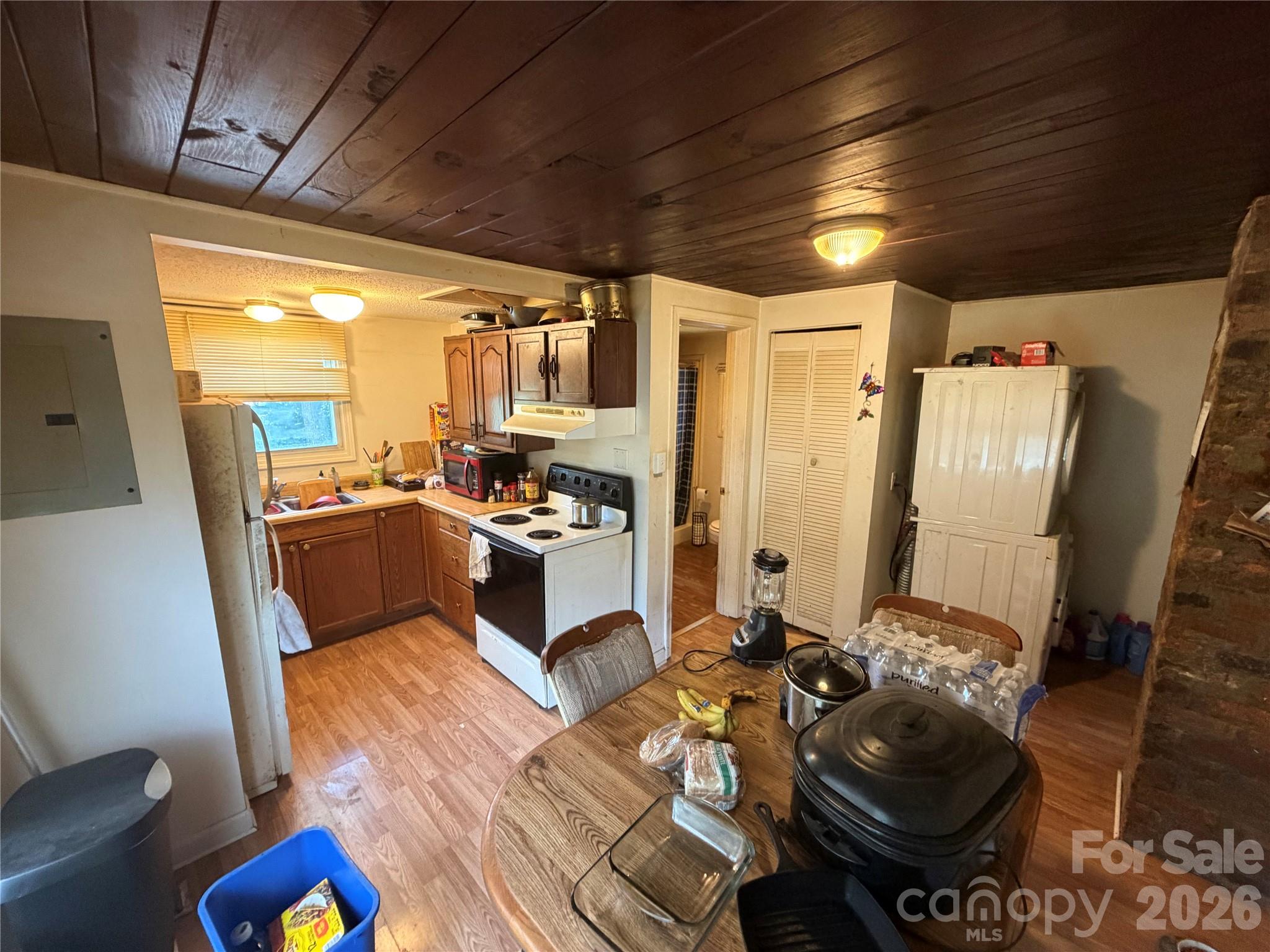 401 N Lakeside Drive Property Photo 12