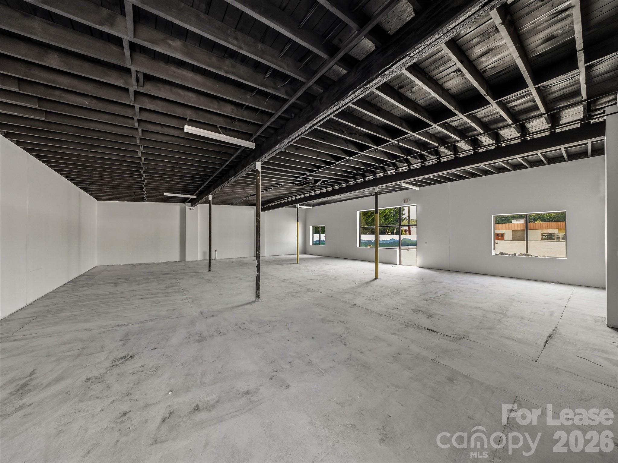 1449 Smokey Park Highway Property Photo 8