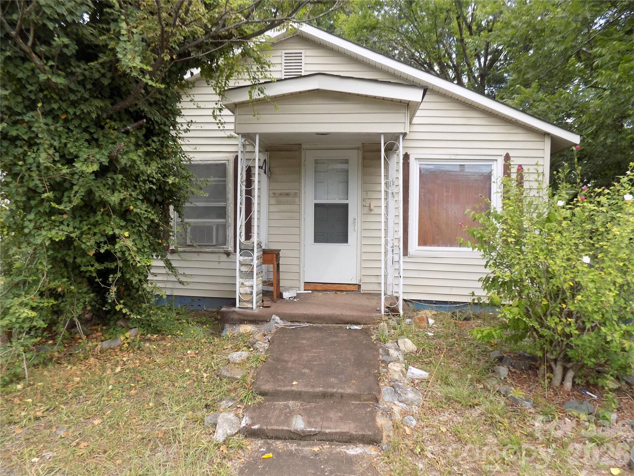 604 W Harrison Avenue Property Photo 1