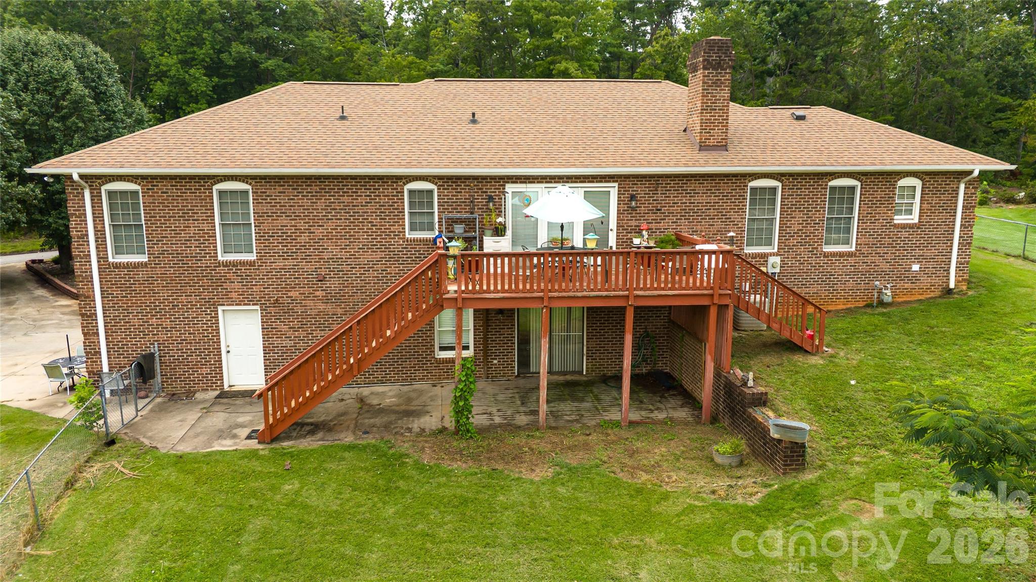 100 Oakridge Drive Property Photo 3