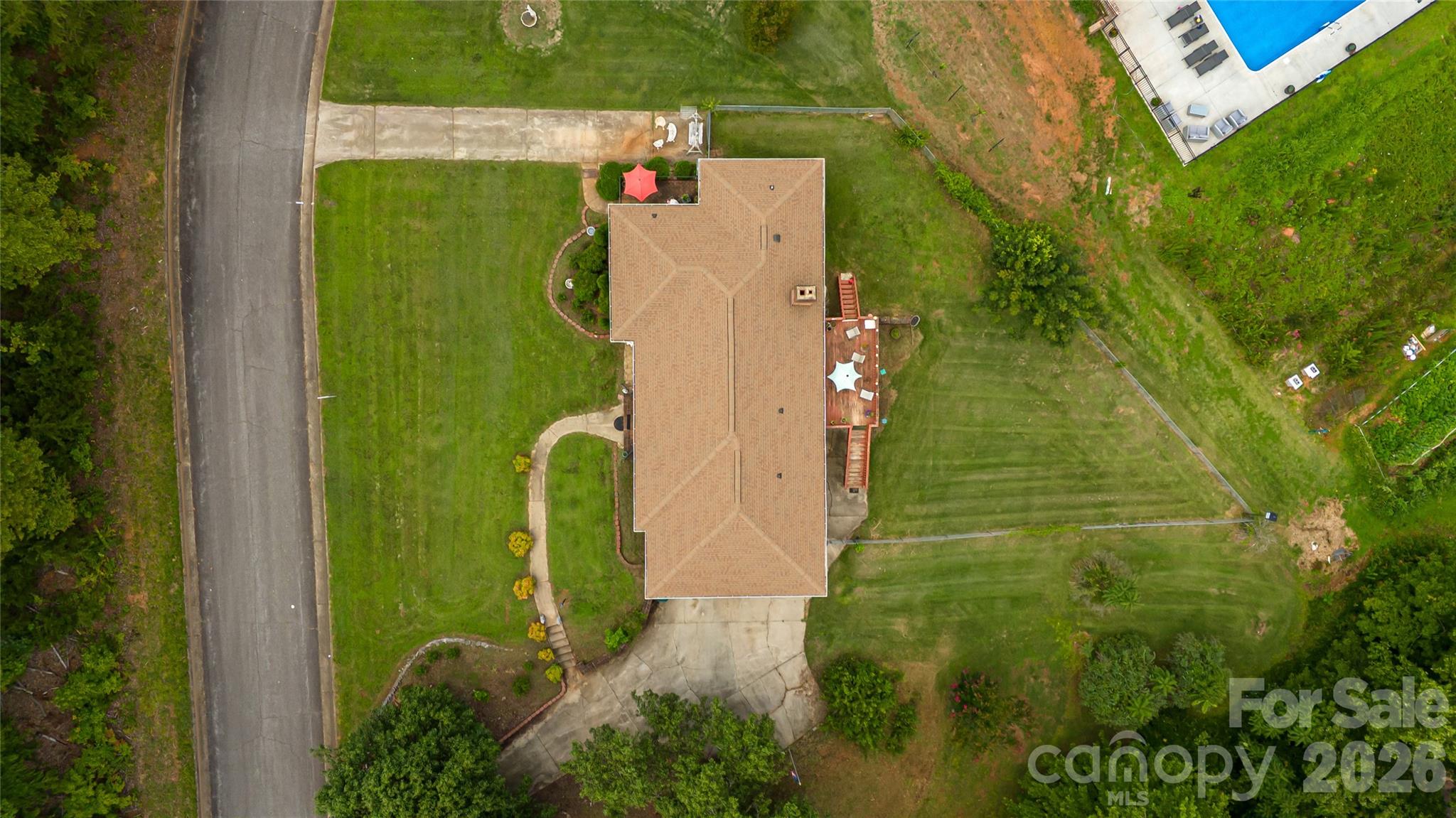 100 Oakridge Drive Property Photo 4
