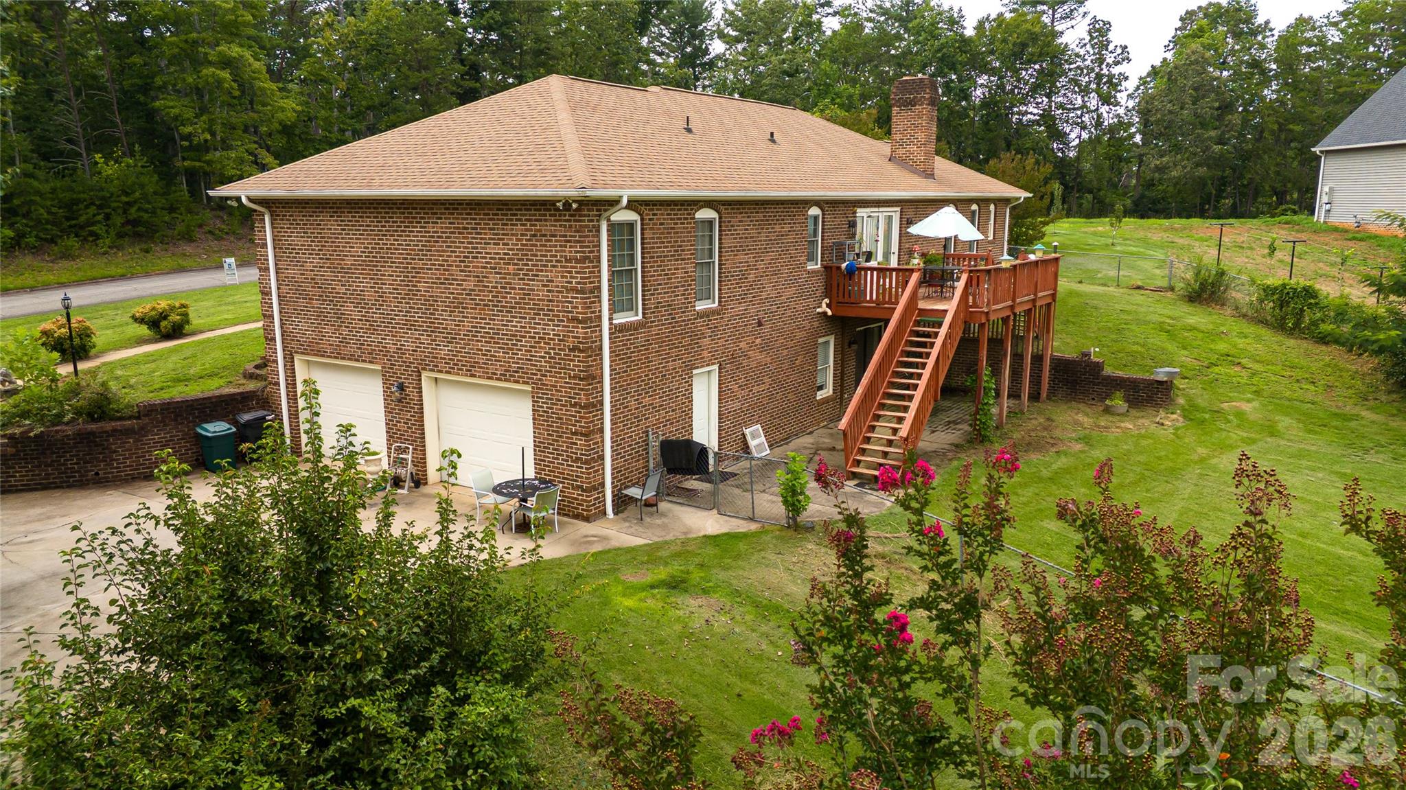 100 Oakridge Drive Property Photo 5