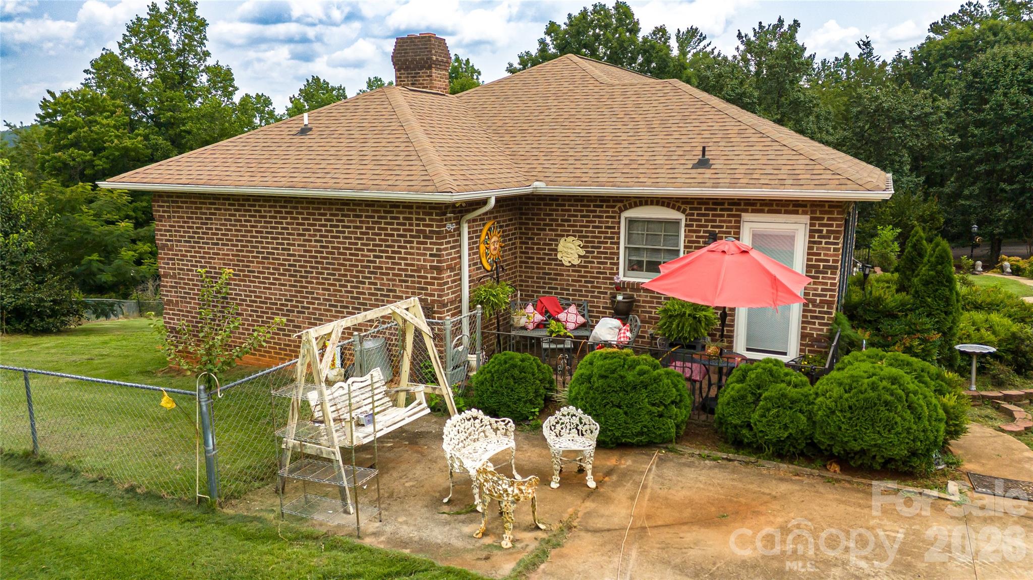 100 Oakridge Drive Property Photo 6