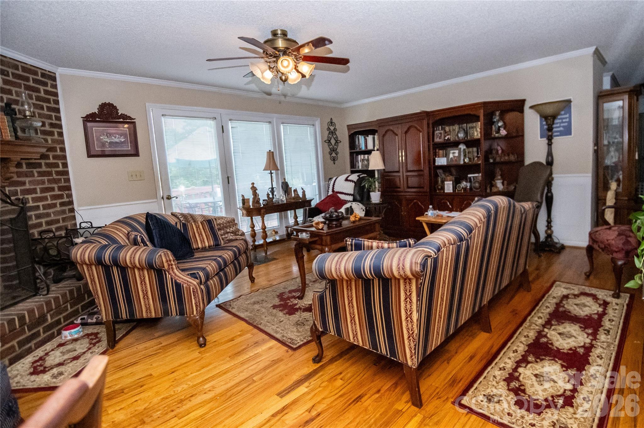 100 Oakridge Drive Property Photo 12