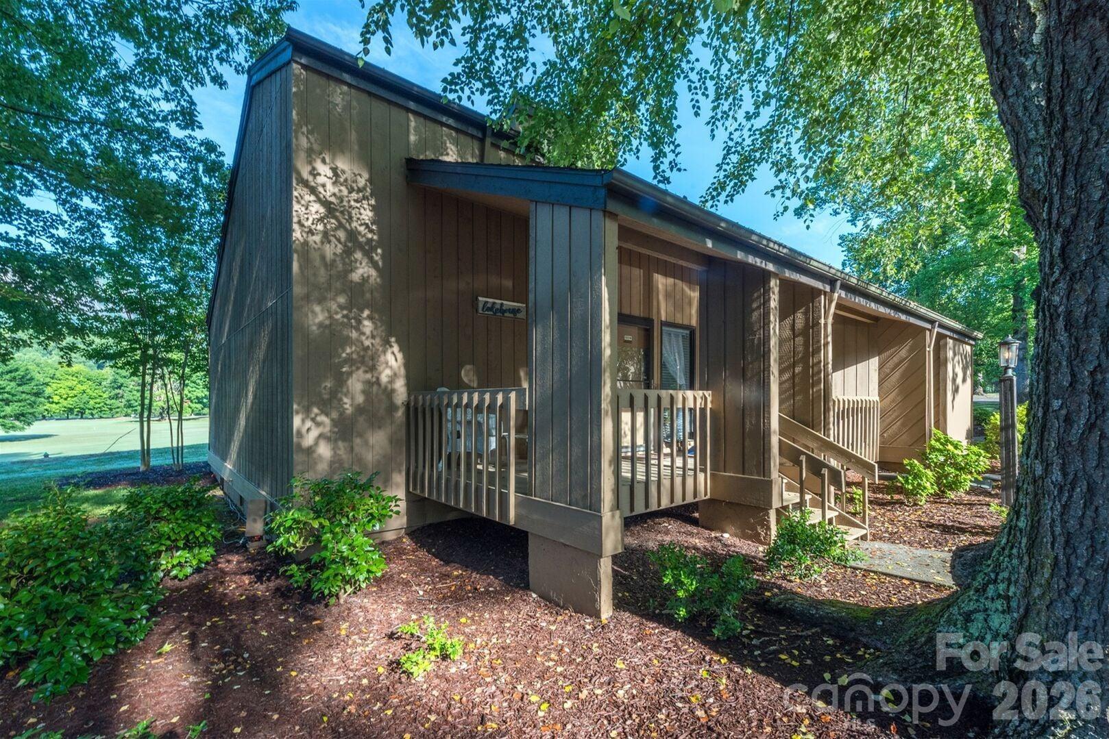 156 W Lake Drive 1301 Property Photo 2