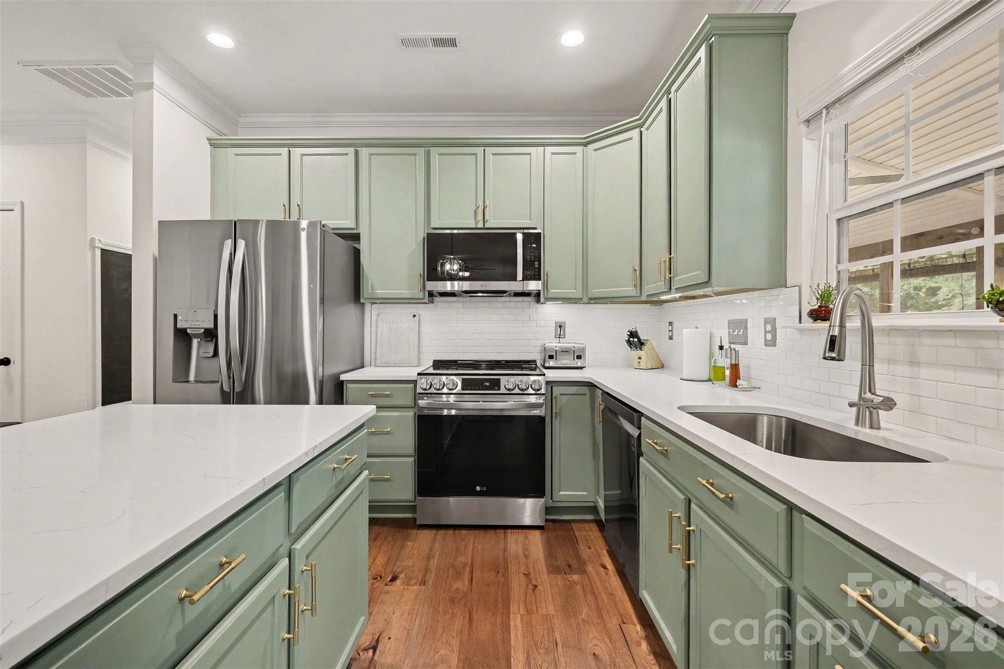 10120 Shanaclear Avenue Property Photo 8
