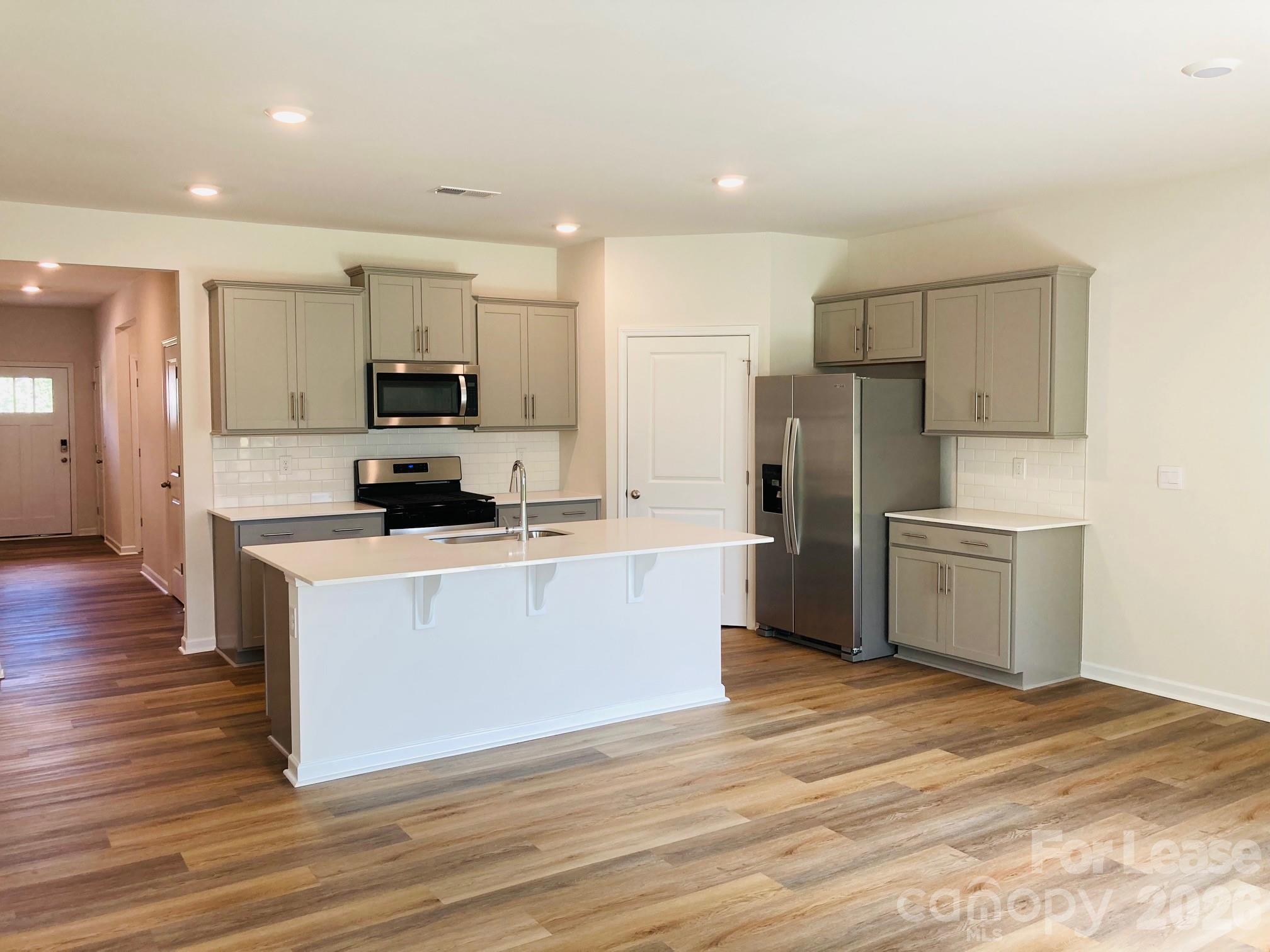 3664 Mercer Street Property Photo 9