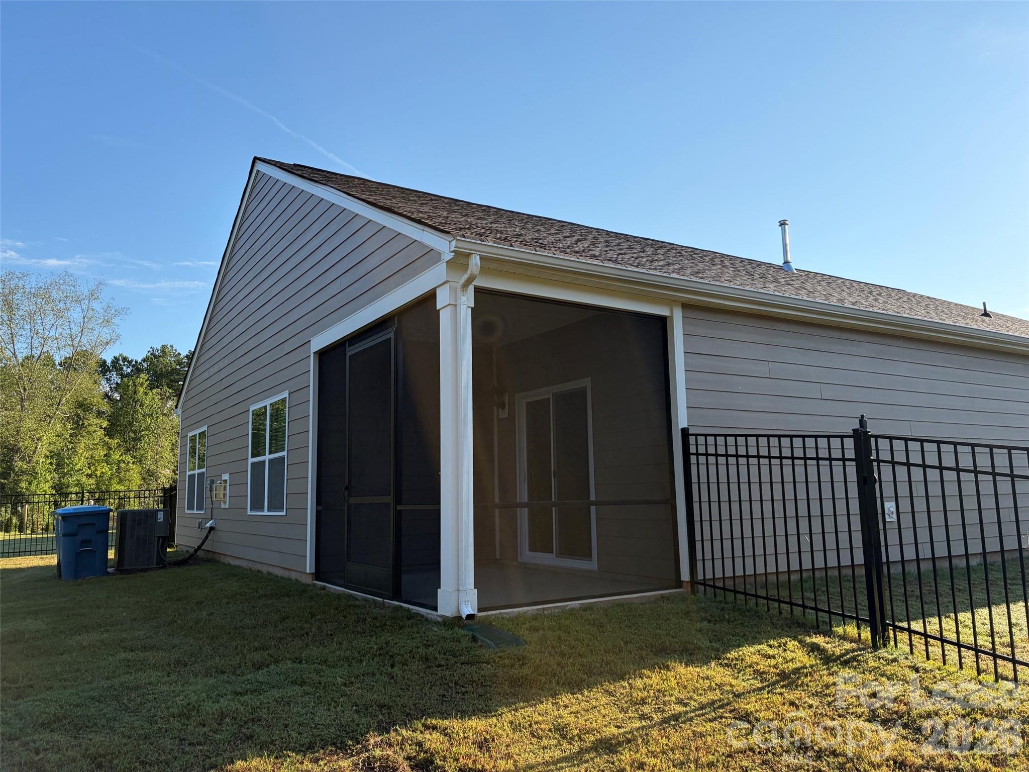 3664 Mercer Street Property Photo 32