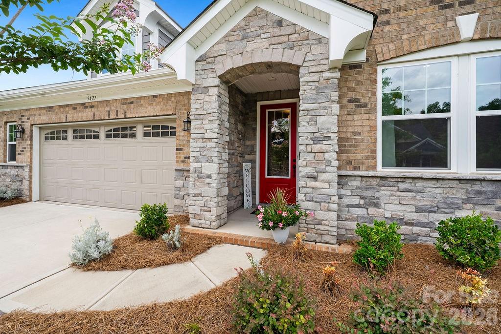 9427 Liberty Hill Drive Property Photo 2