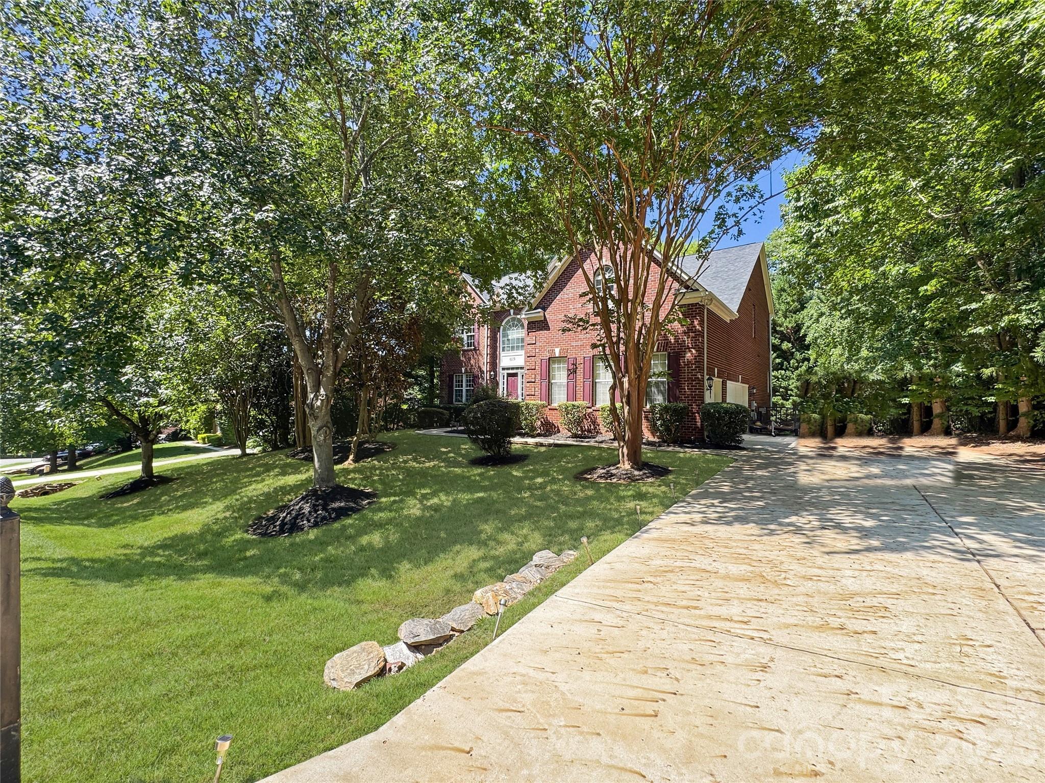 6119 Savannah Grace Lane Property Photo 3