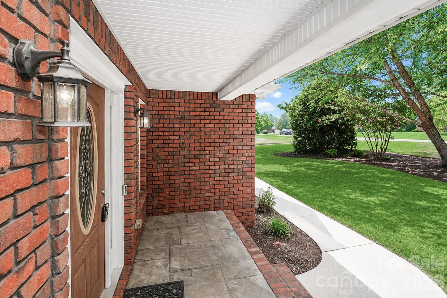 115 Seven Springs Loop Property Photo 3