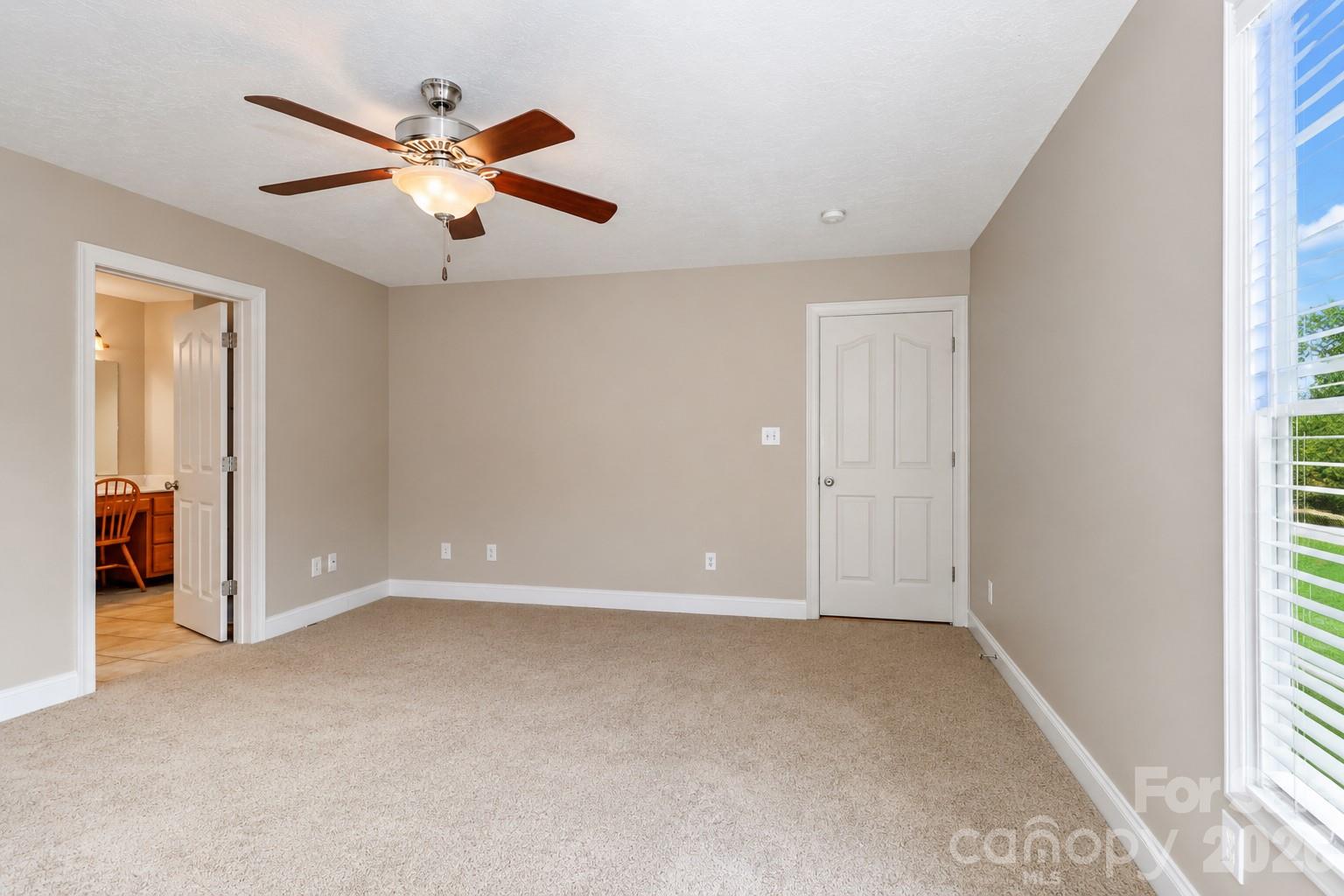 115 Seven Springs Loop Property Photo 24