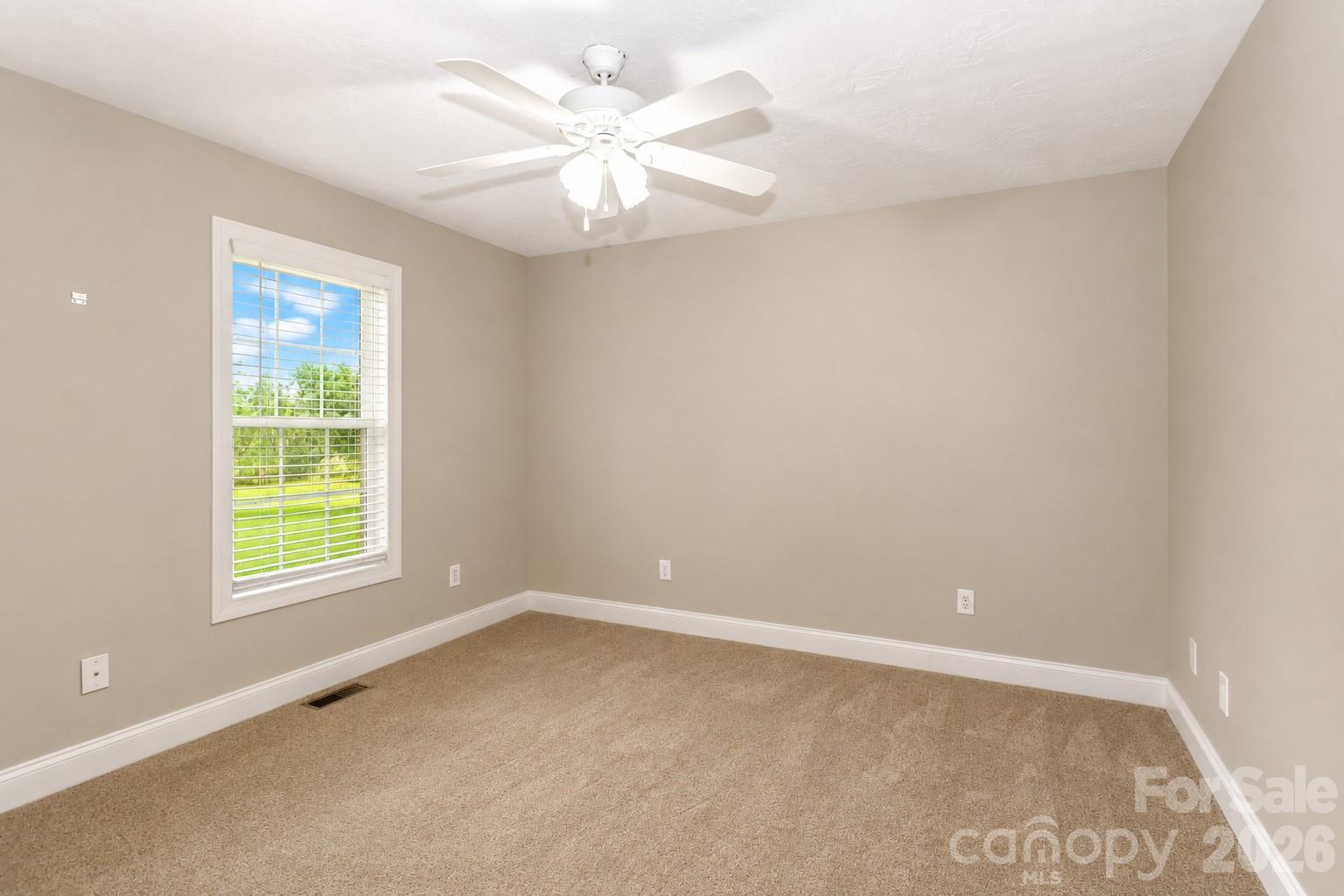 115 Seven Springs Loop Property Photo 33