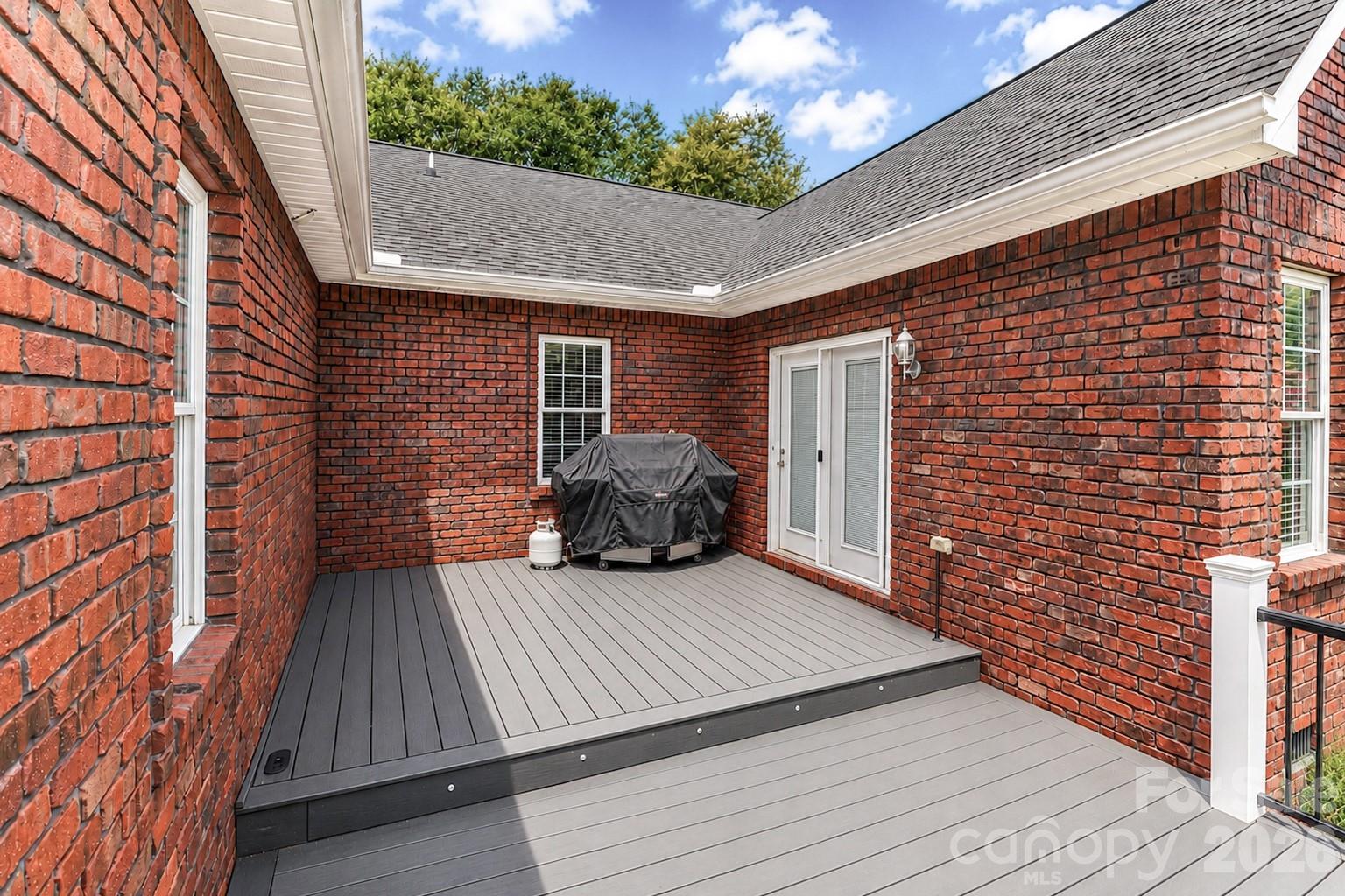 115 Seven Springs Loop Property Photo 37