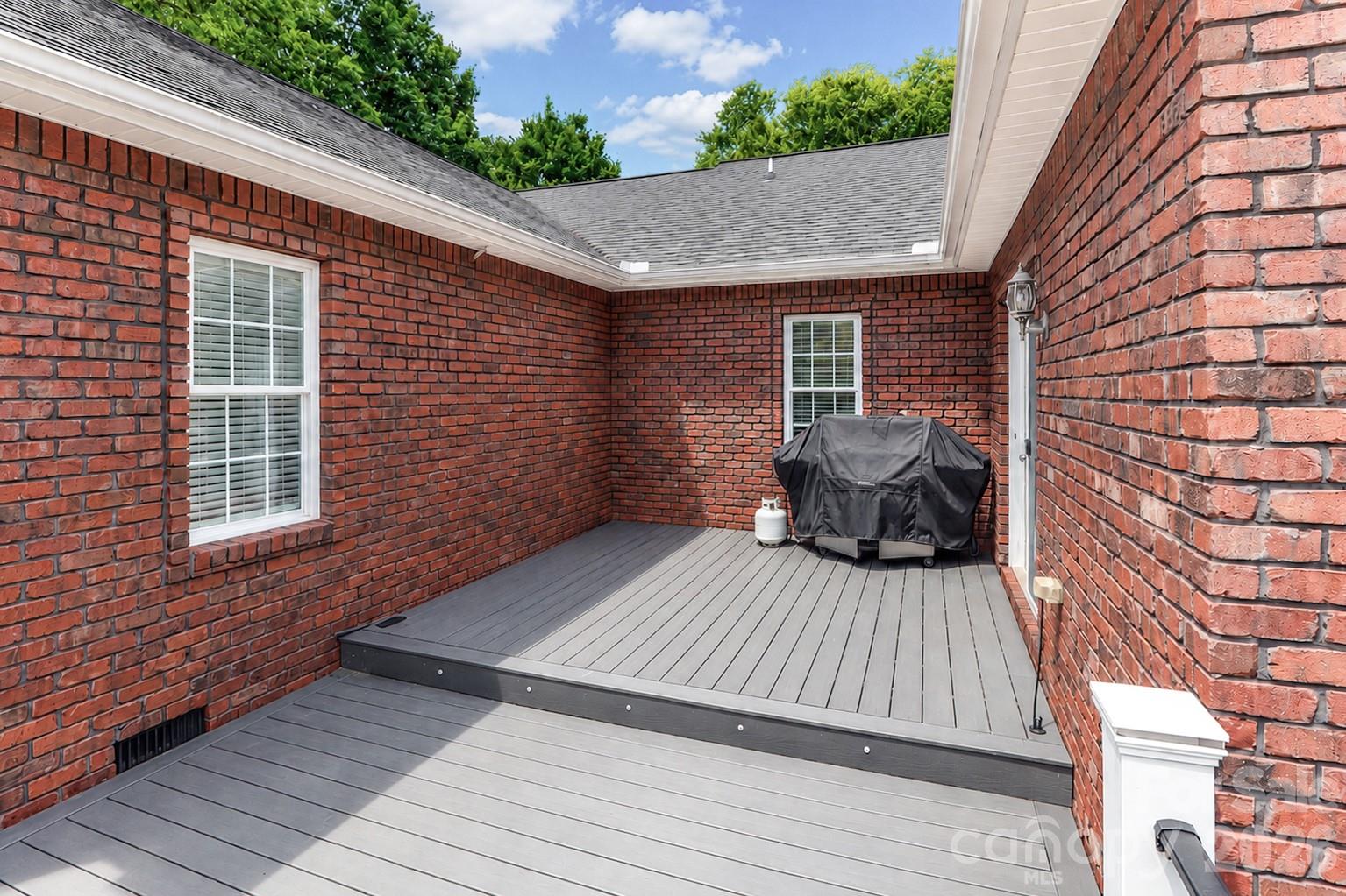 115 Seven Springs Loop Property Photo 38