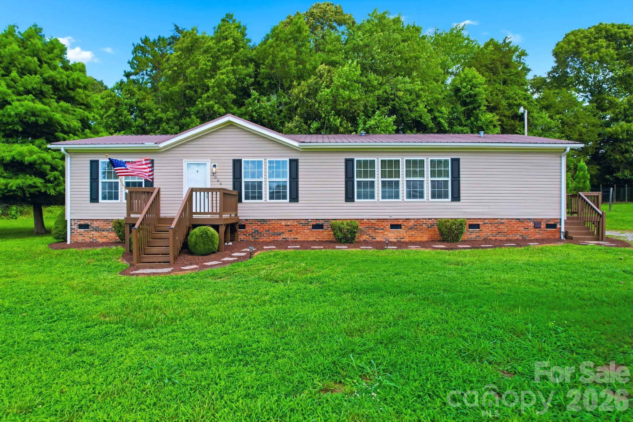 1006 Canada Drive Property Photo 1