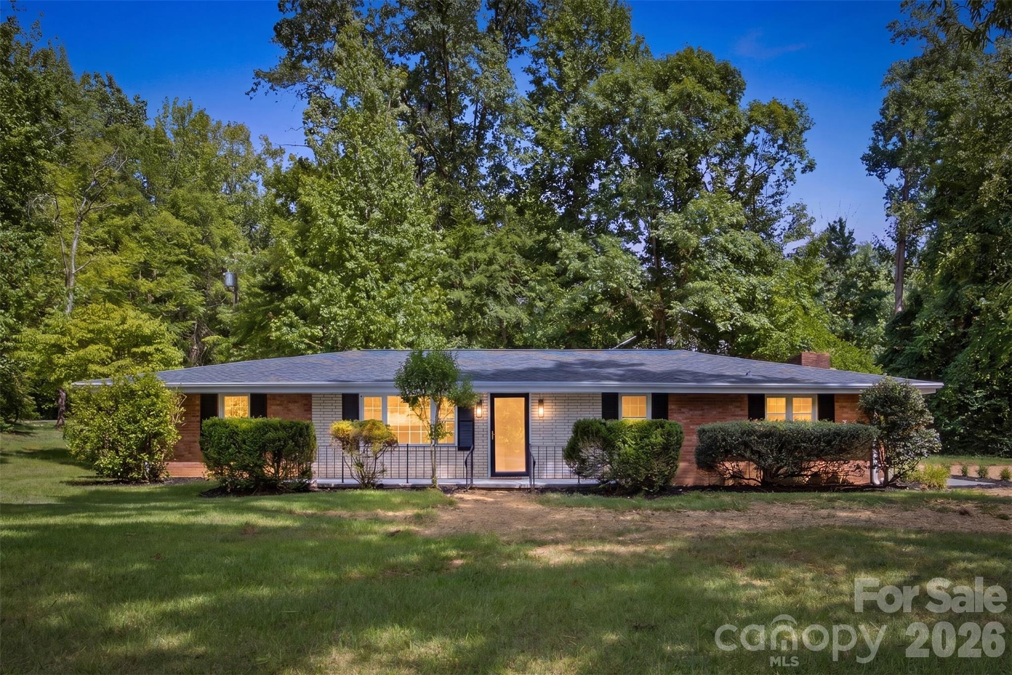 8223 Knollwood Circle Property Photo 1
