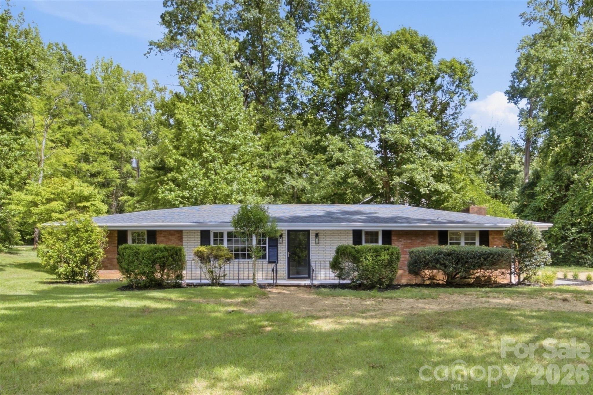 8223 Knollwood Circle Property Photo 2