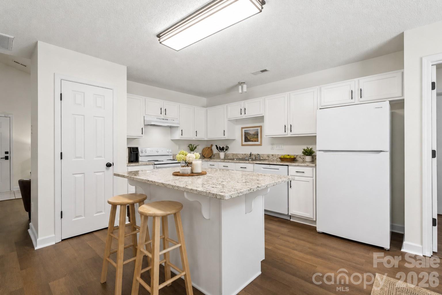 8019 Shiny Meadow Lane Property Photo 8