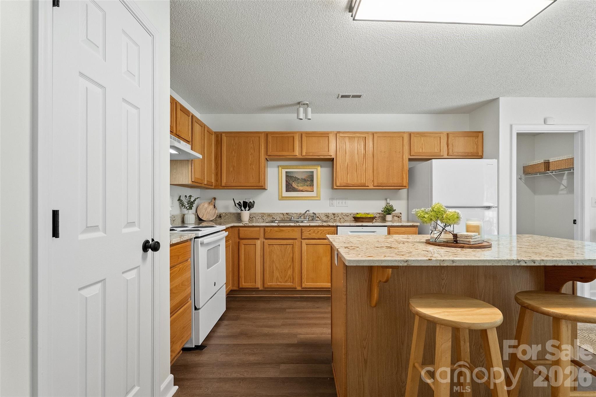 8019 Shiny Meadow Lane Property Photo 9