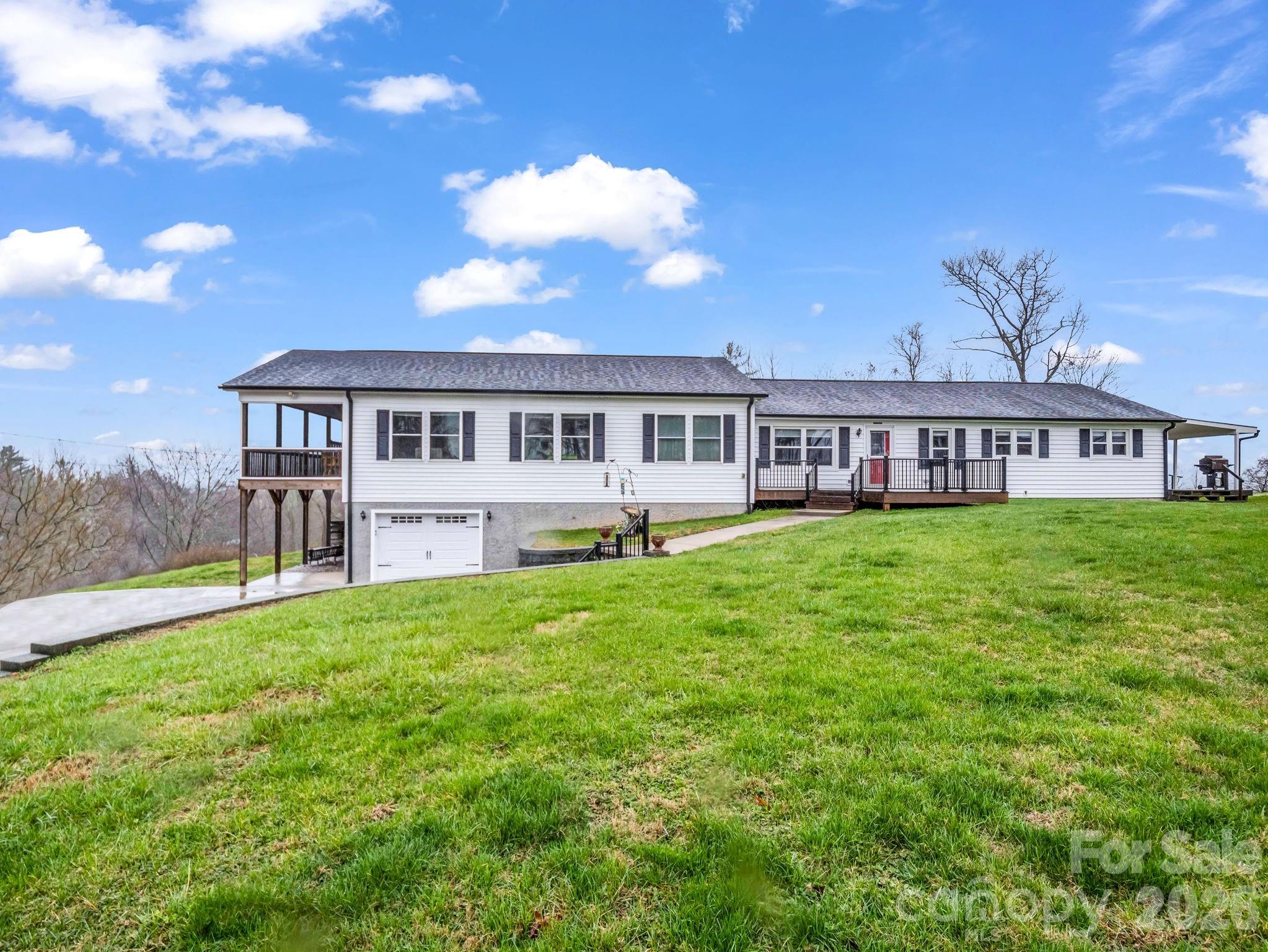 1086 Carters Ridge Road Property Photo 1