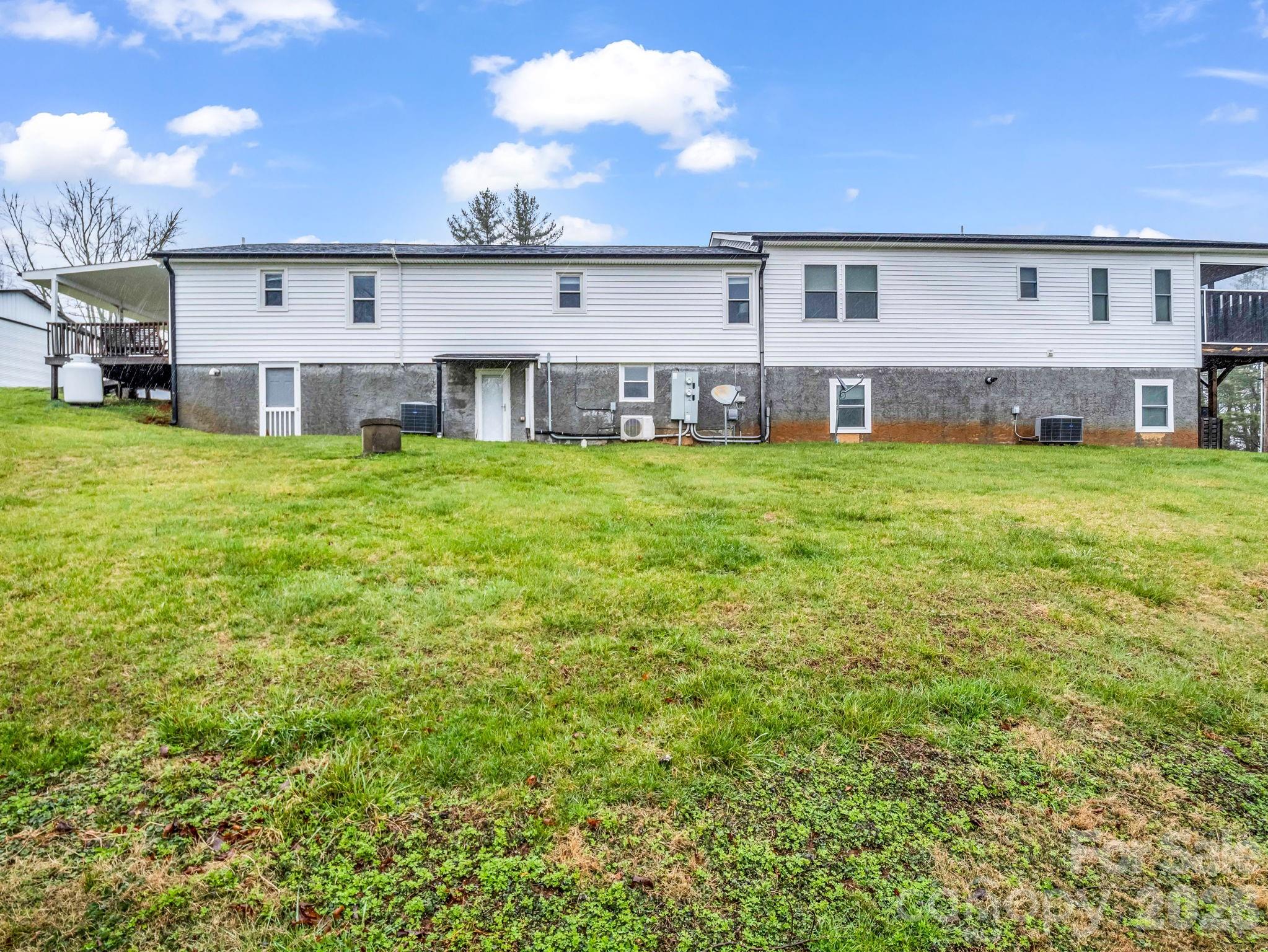 1086 Carters Ridge Road Property Photo 4