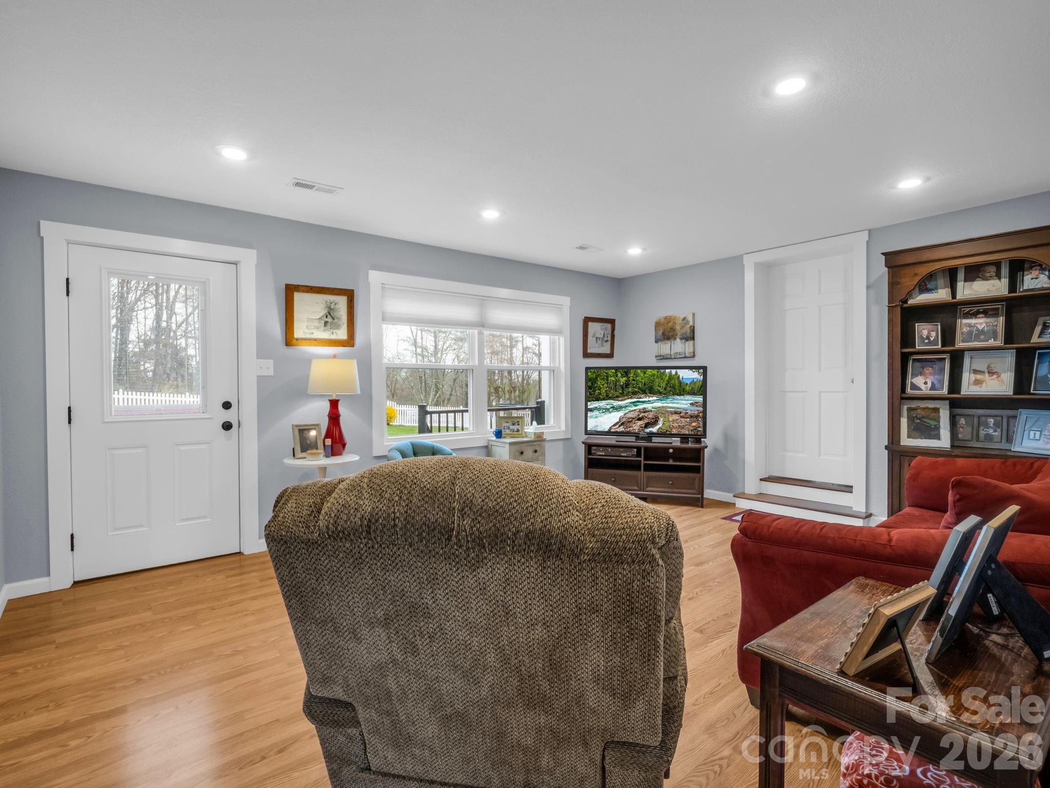 1086 Carters Ridge Road Property Photo 7