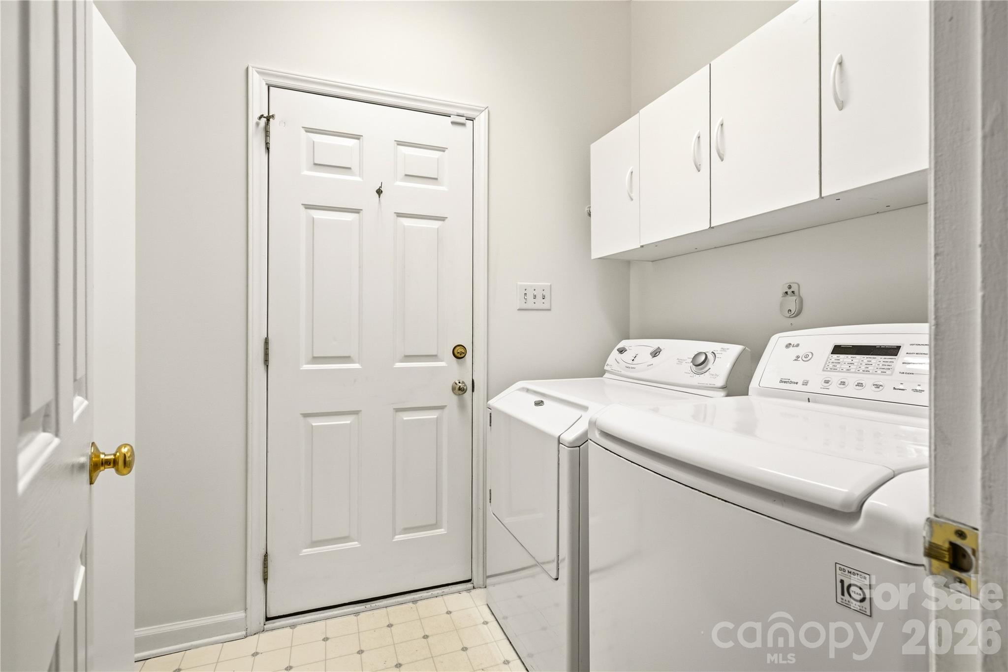 2604 Lamp Post Lane Property Photo 27