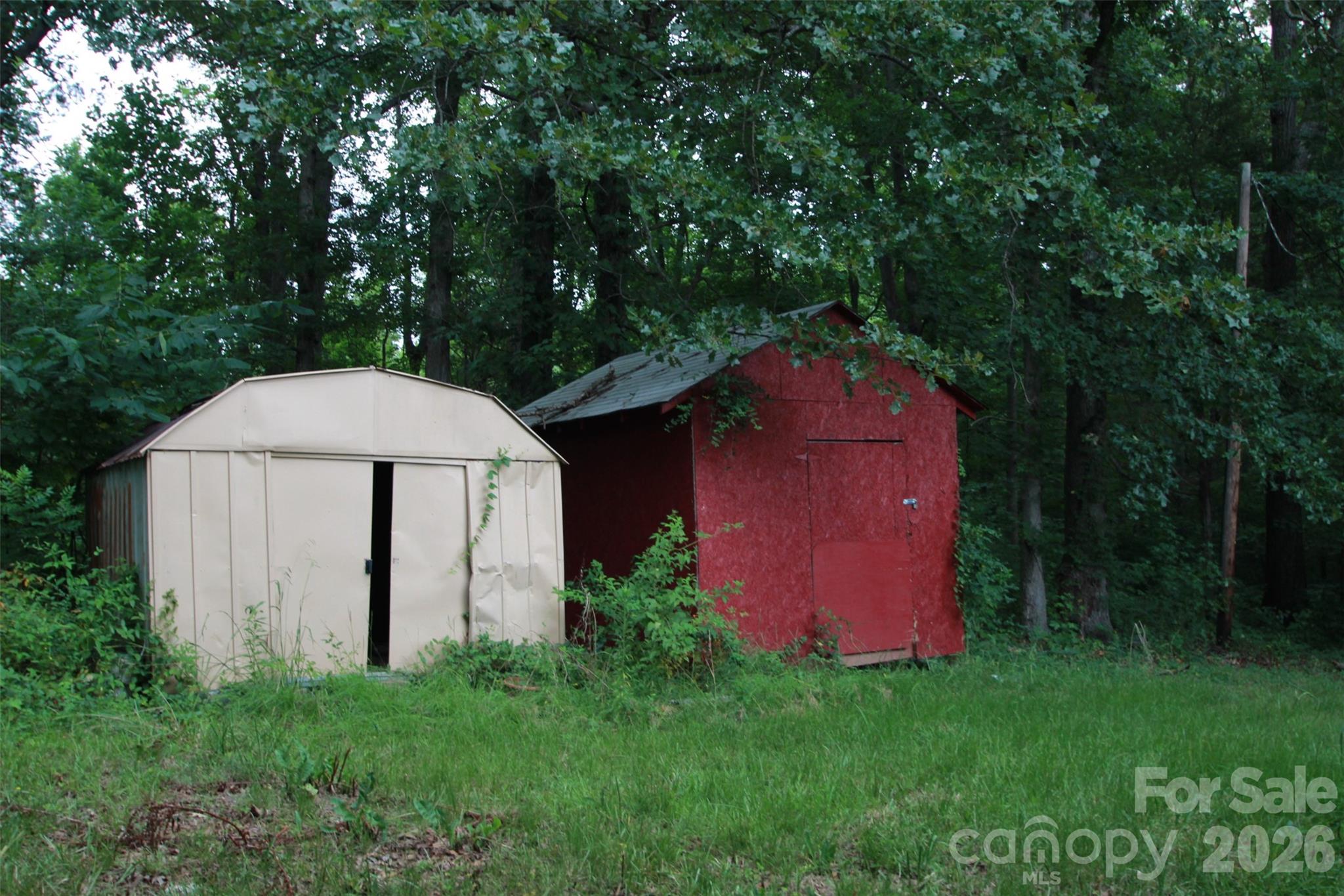 1328 Woodridge Drive Property Photo 2