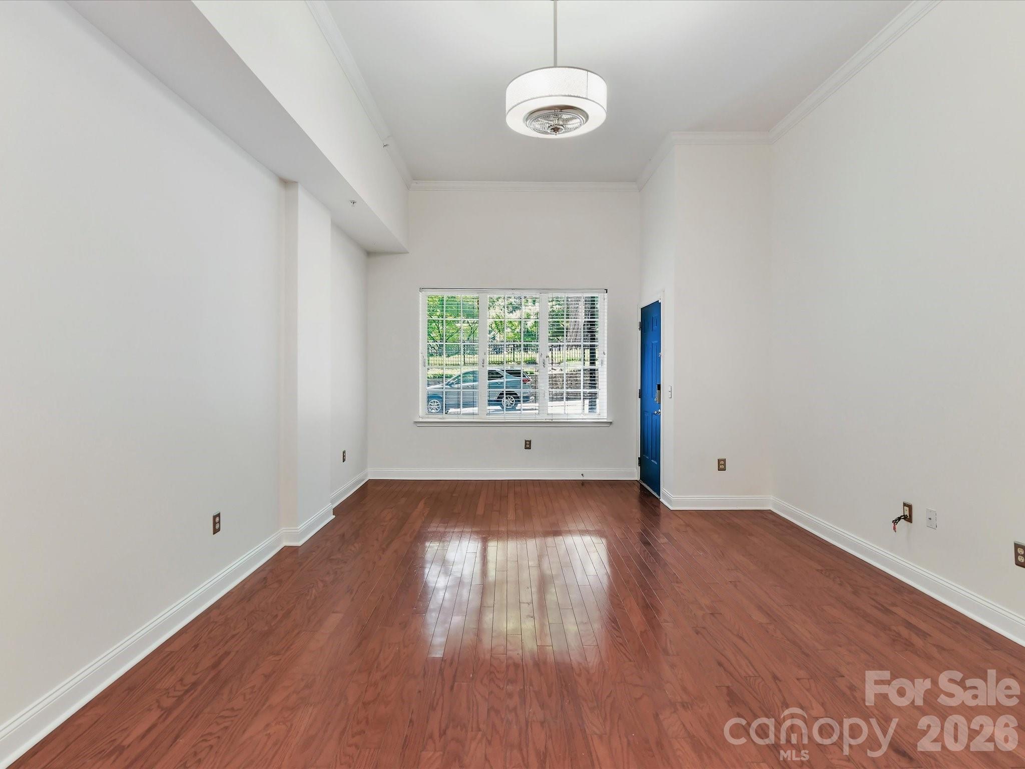 300 W 5th Street 2 Property Photo 5