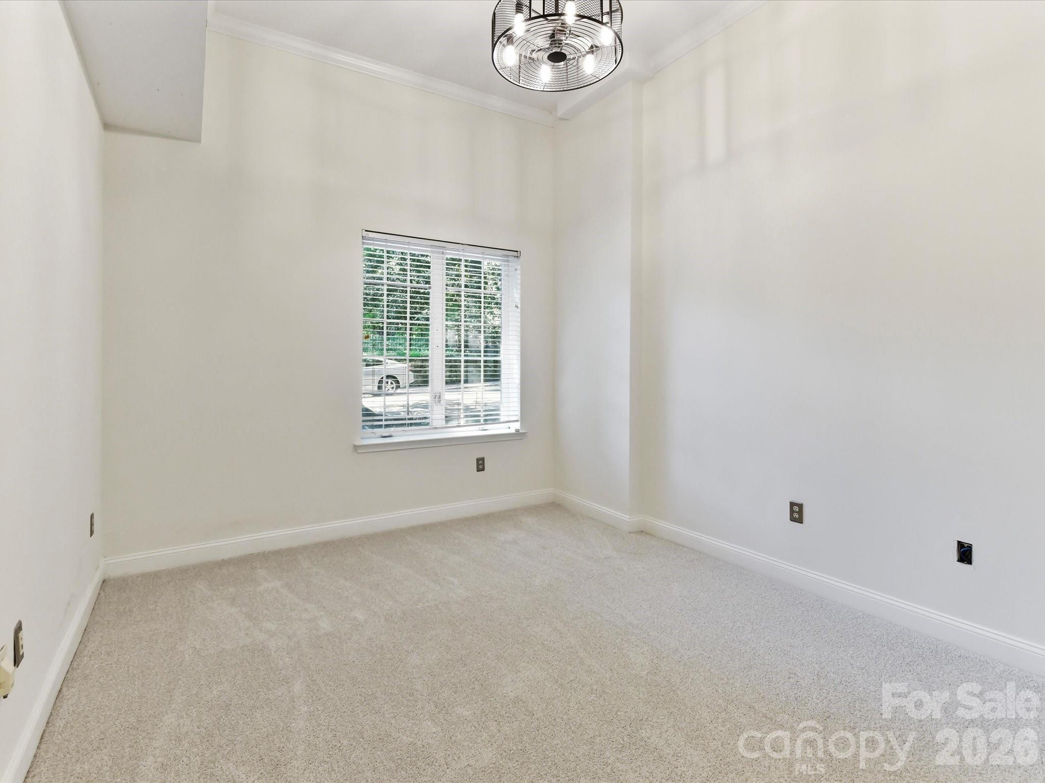 300 W 5th Street 2 Property Photo 9