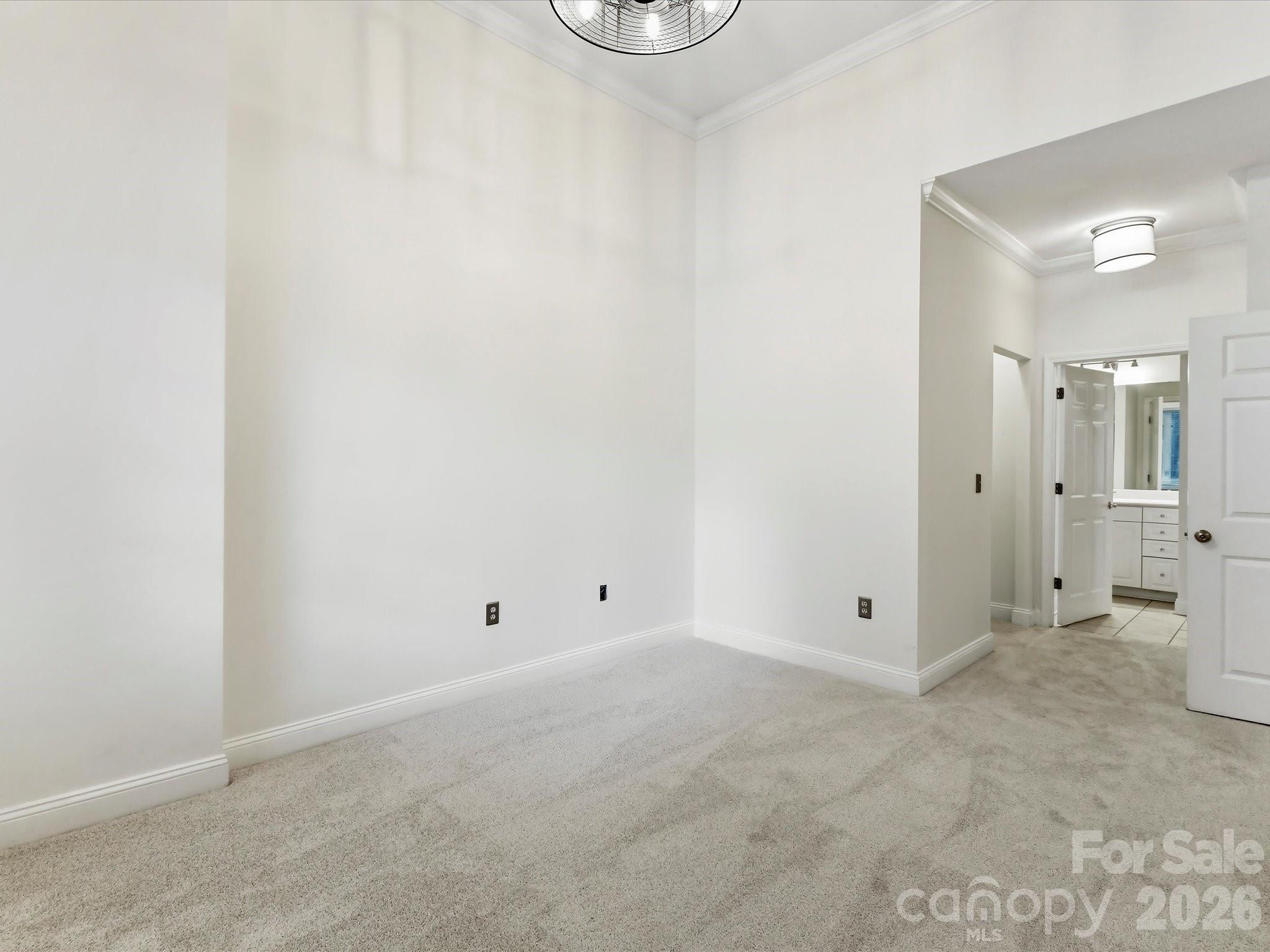 300 W 5th Street 2 Property Photo 10