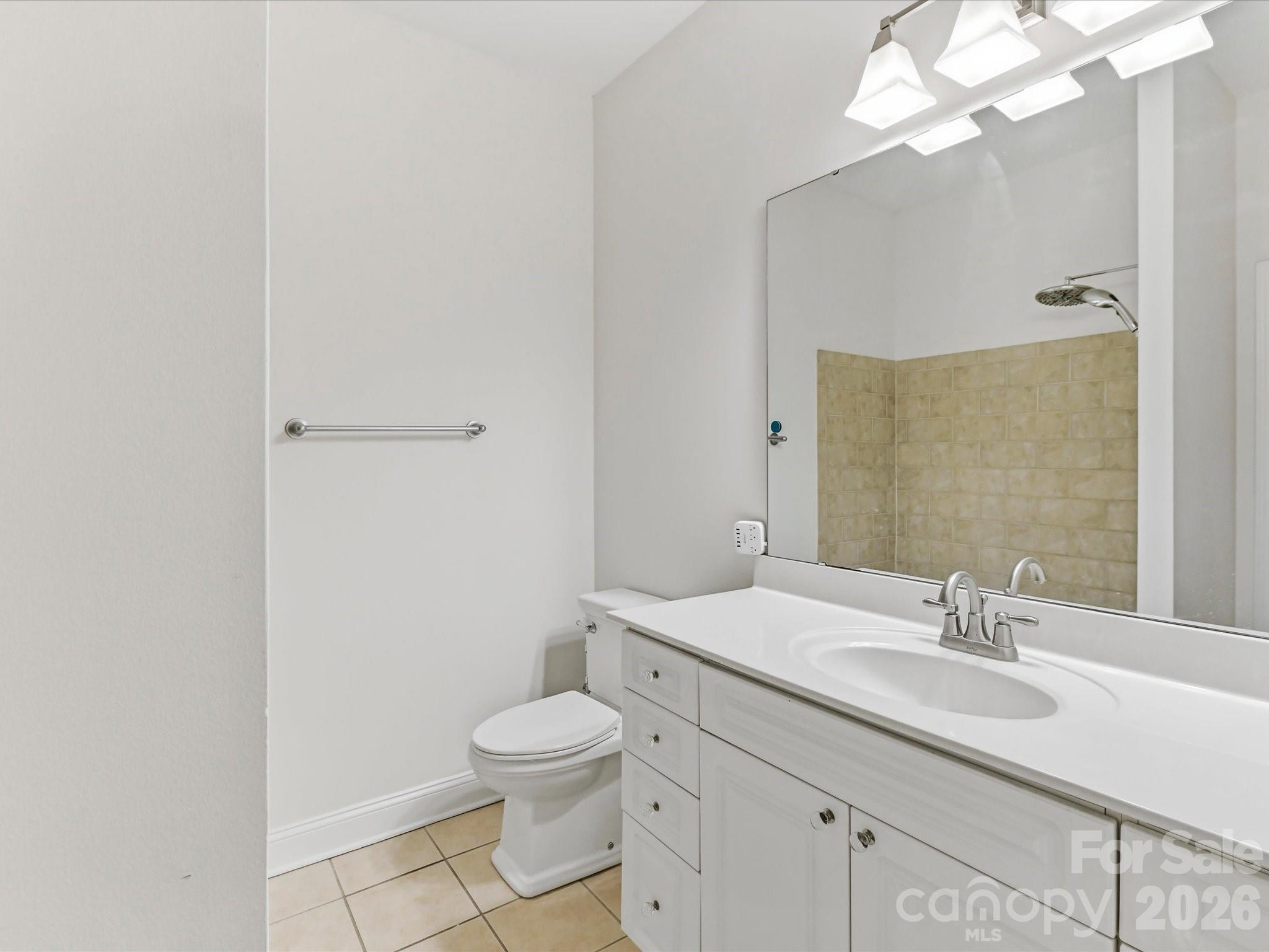 300 W 5th Street 2 Property Photo 12