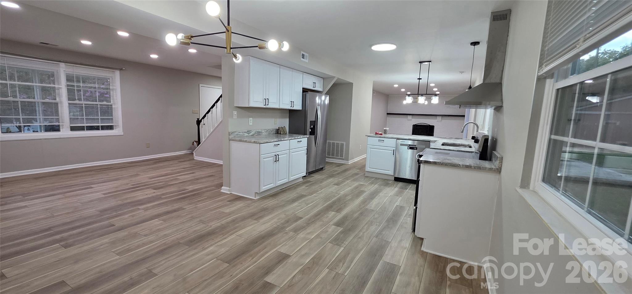 7200 Shadowlake Drive Property Photo 3