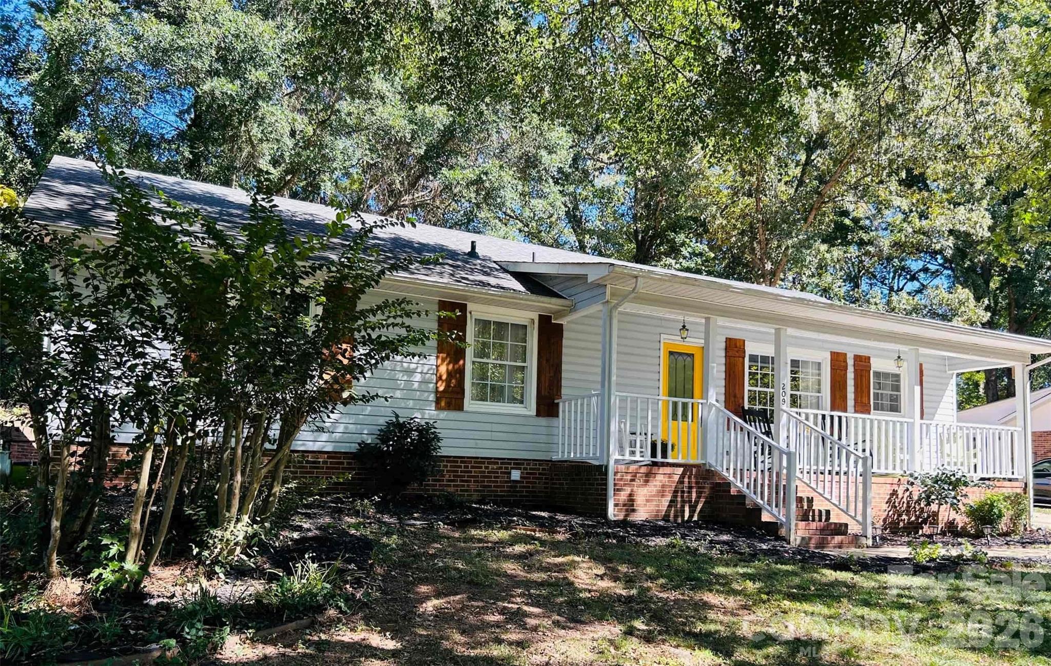 209 Pelham Lane Property Photo 1