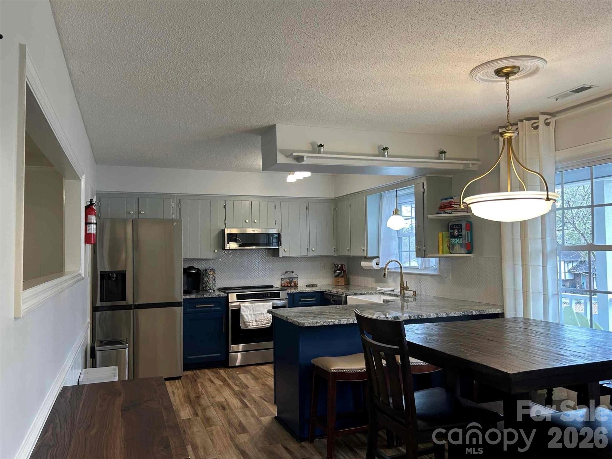 209 Pelham Lane Property Photo 2