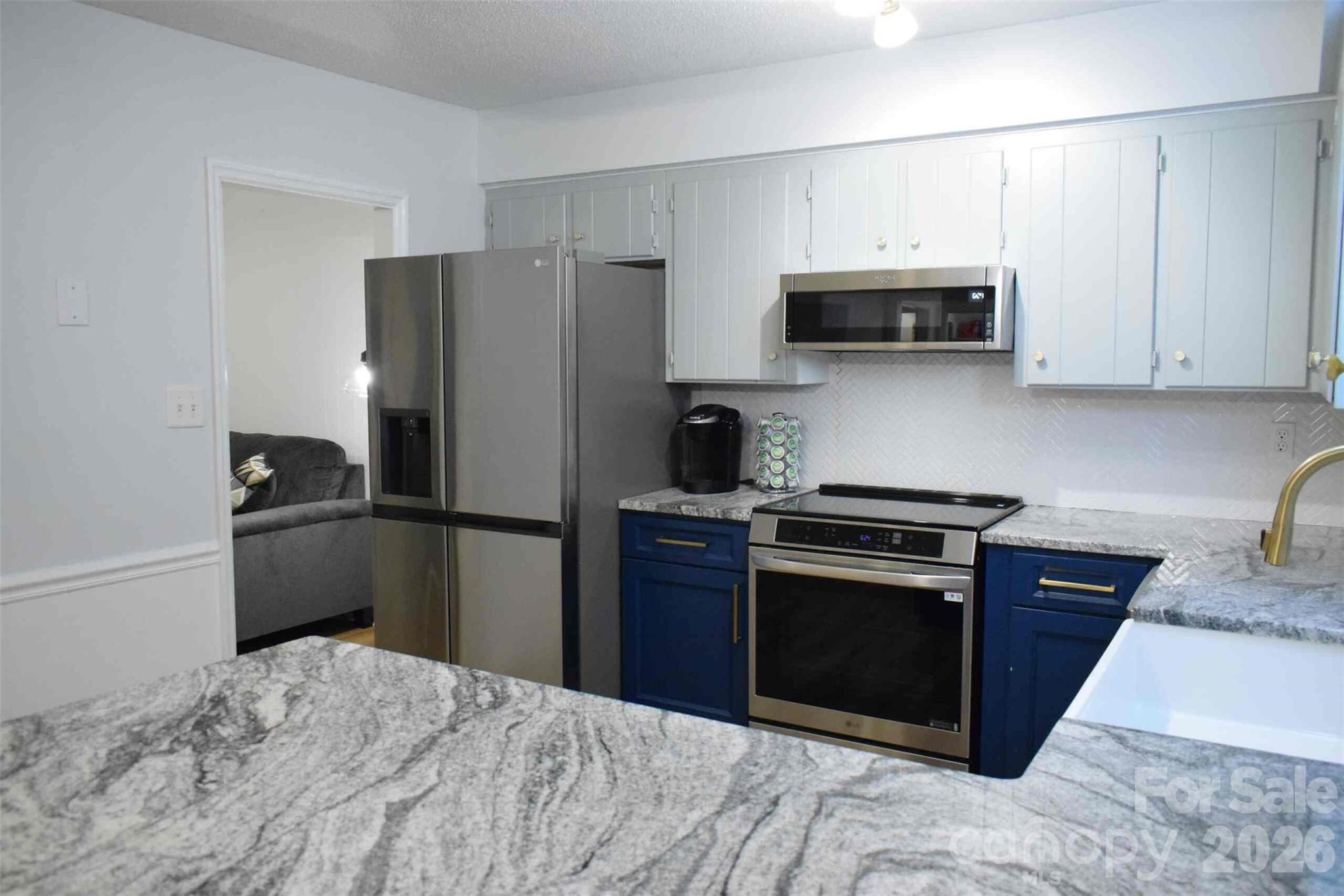 209 Pelham Lane Property Photo 3