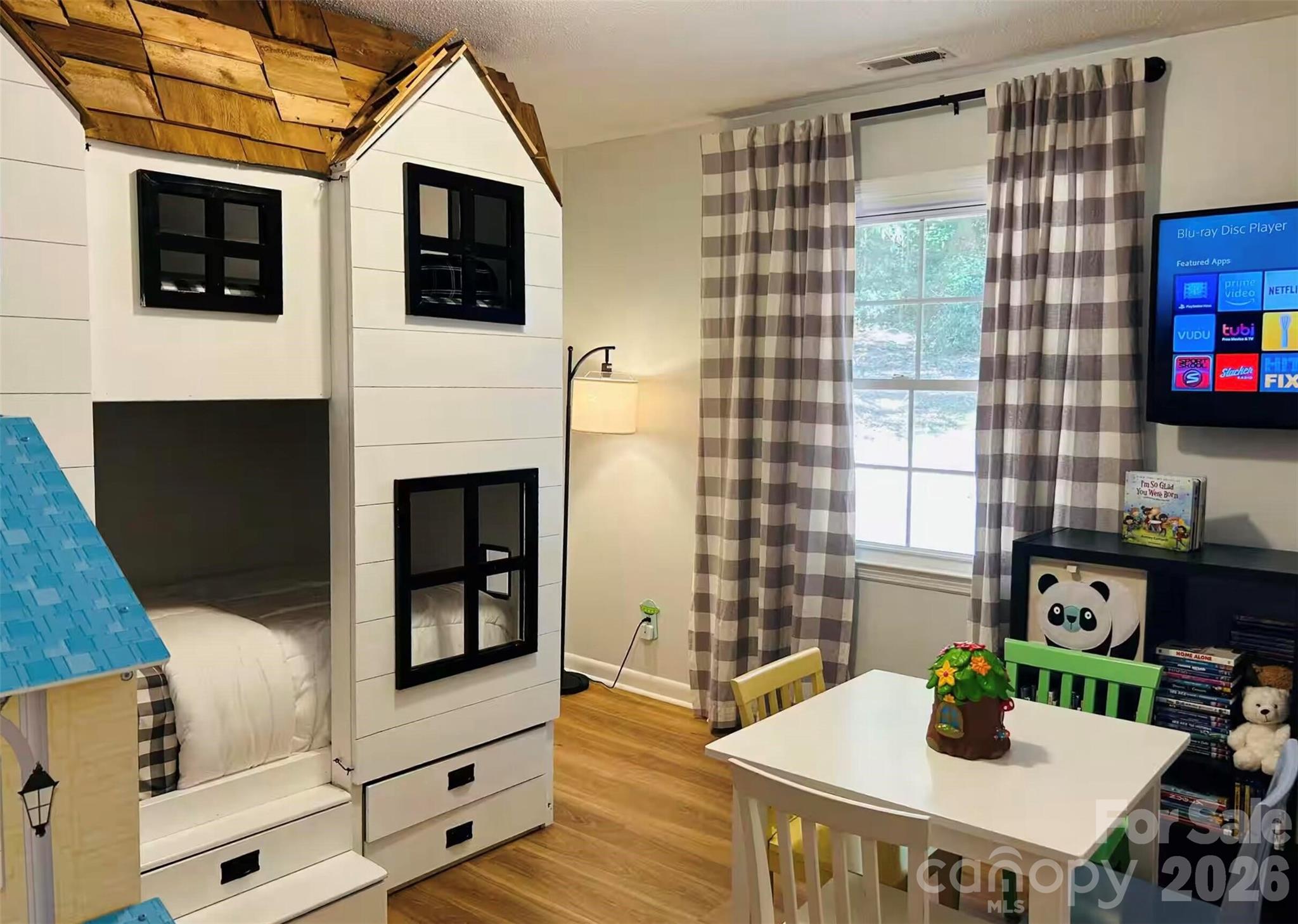 209 Pelham Lane Property Photo 8