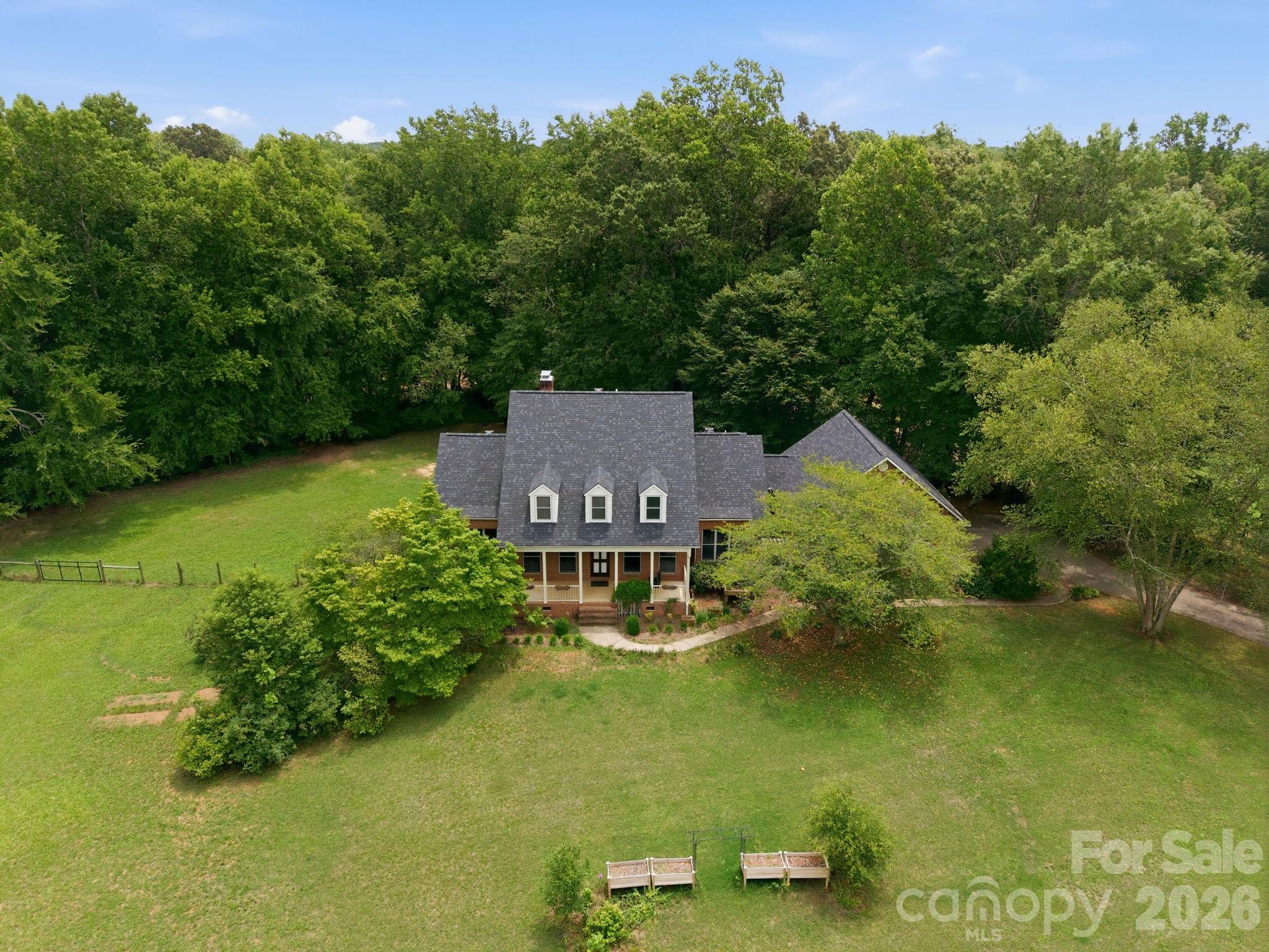 465 Baymount Drive Property Photo 1