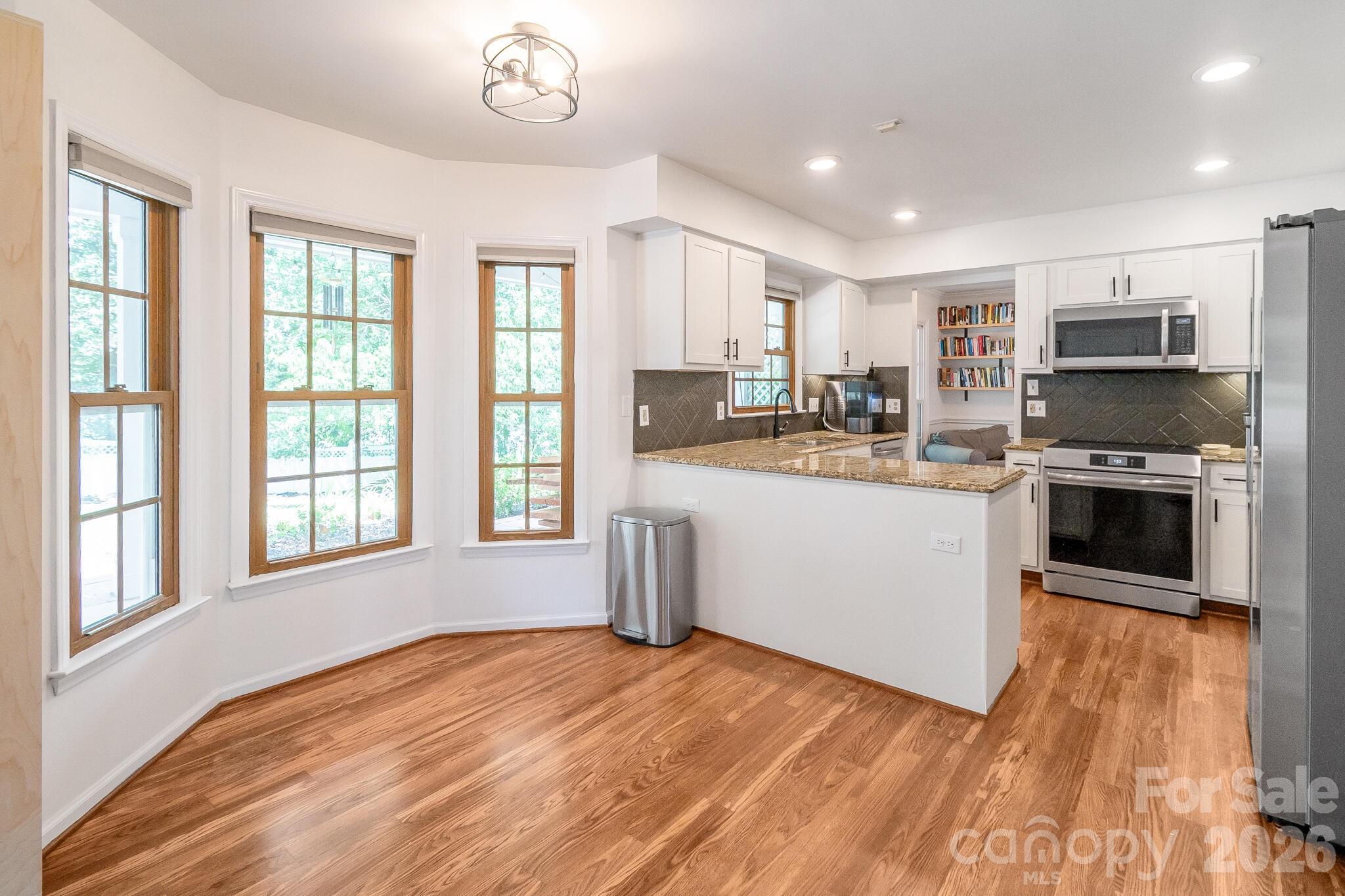 12328 Sandringham Place Property Photo 11