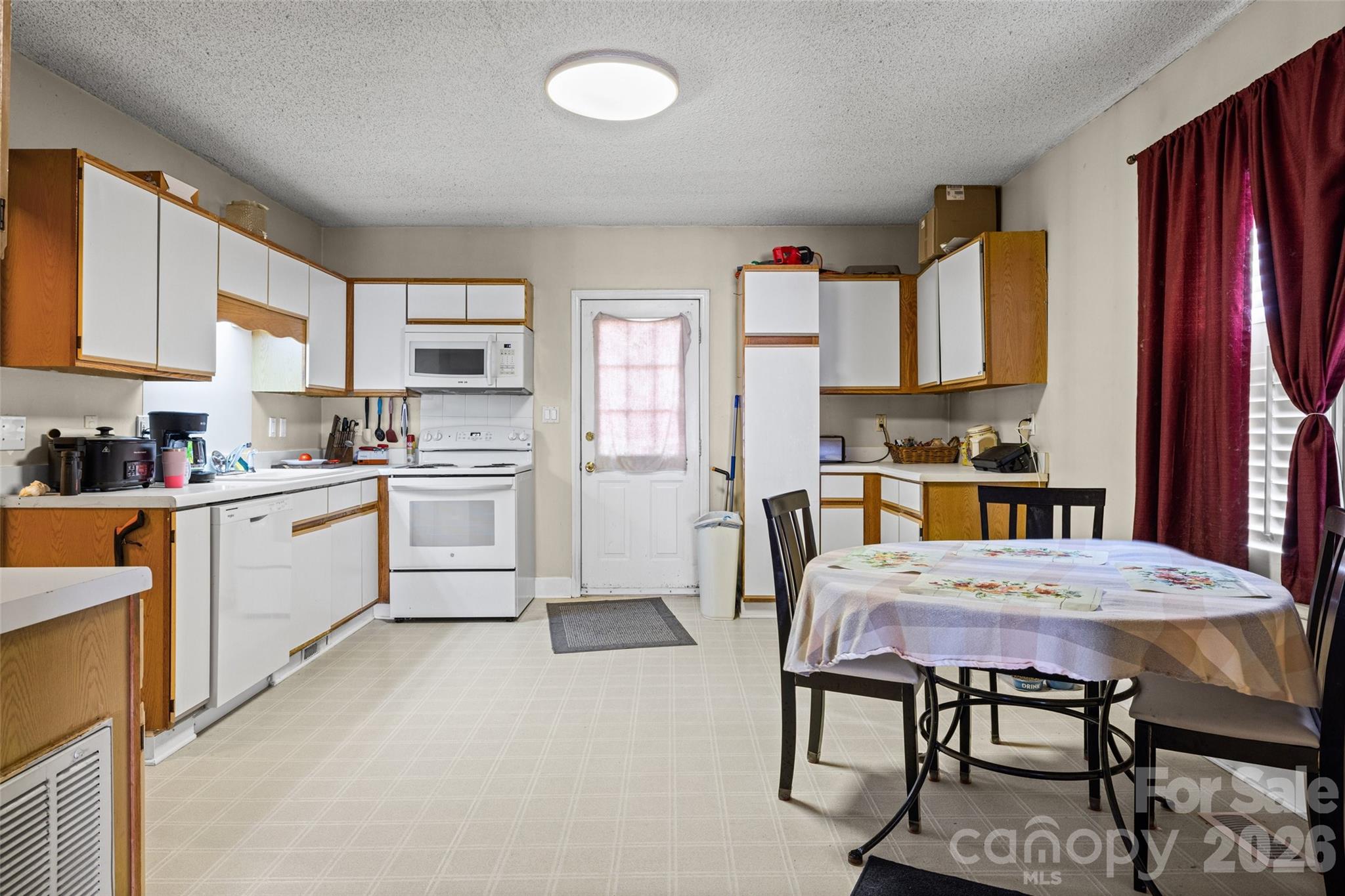 243 8th Avenue Property Photo 16