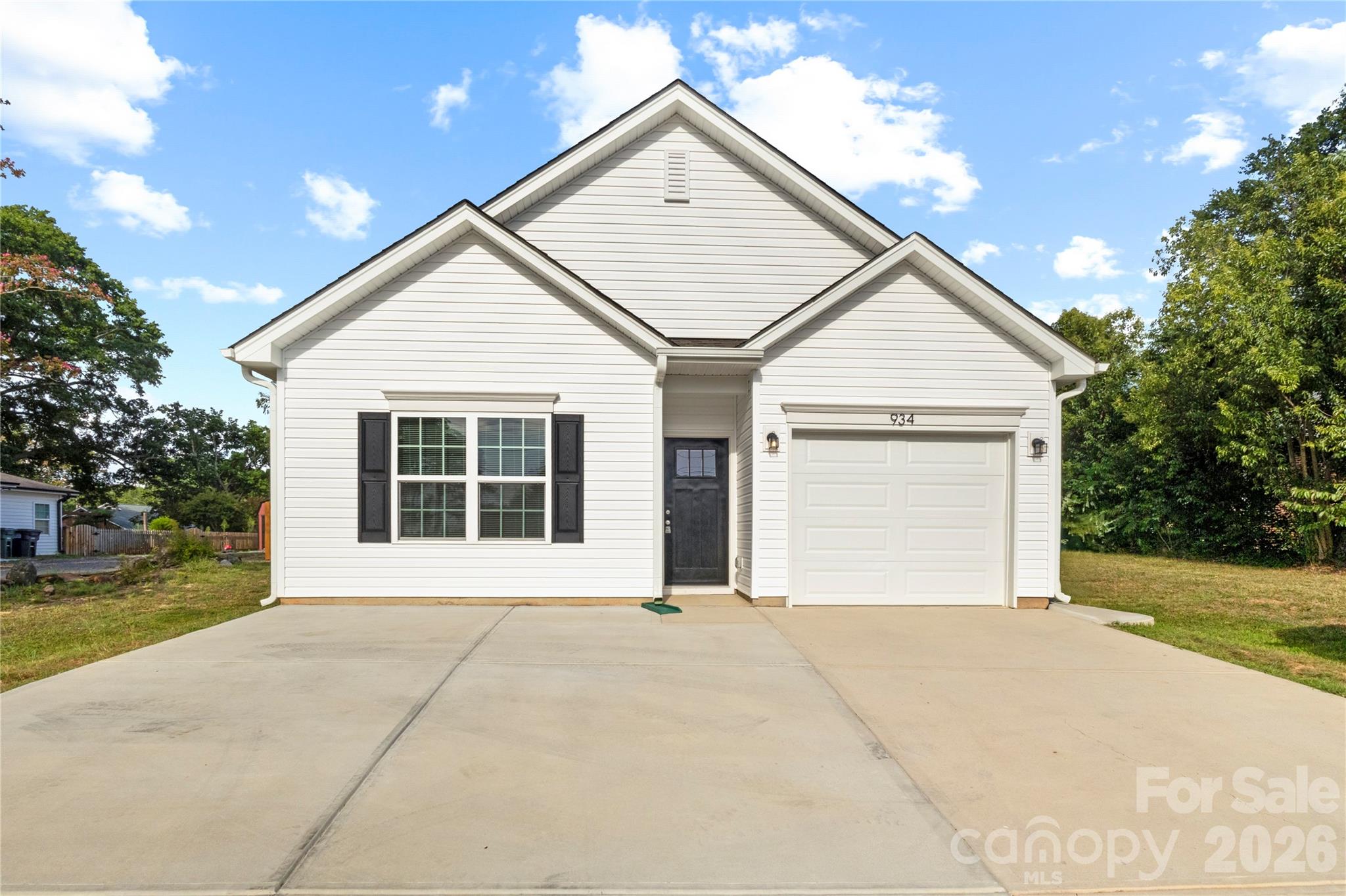 934 N New Hope Road Property Photo 1