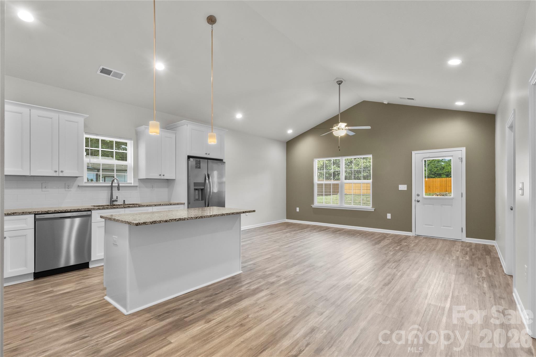 934 N New Hope Road Property Photo 2
