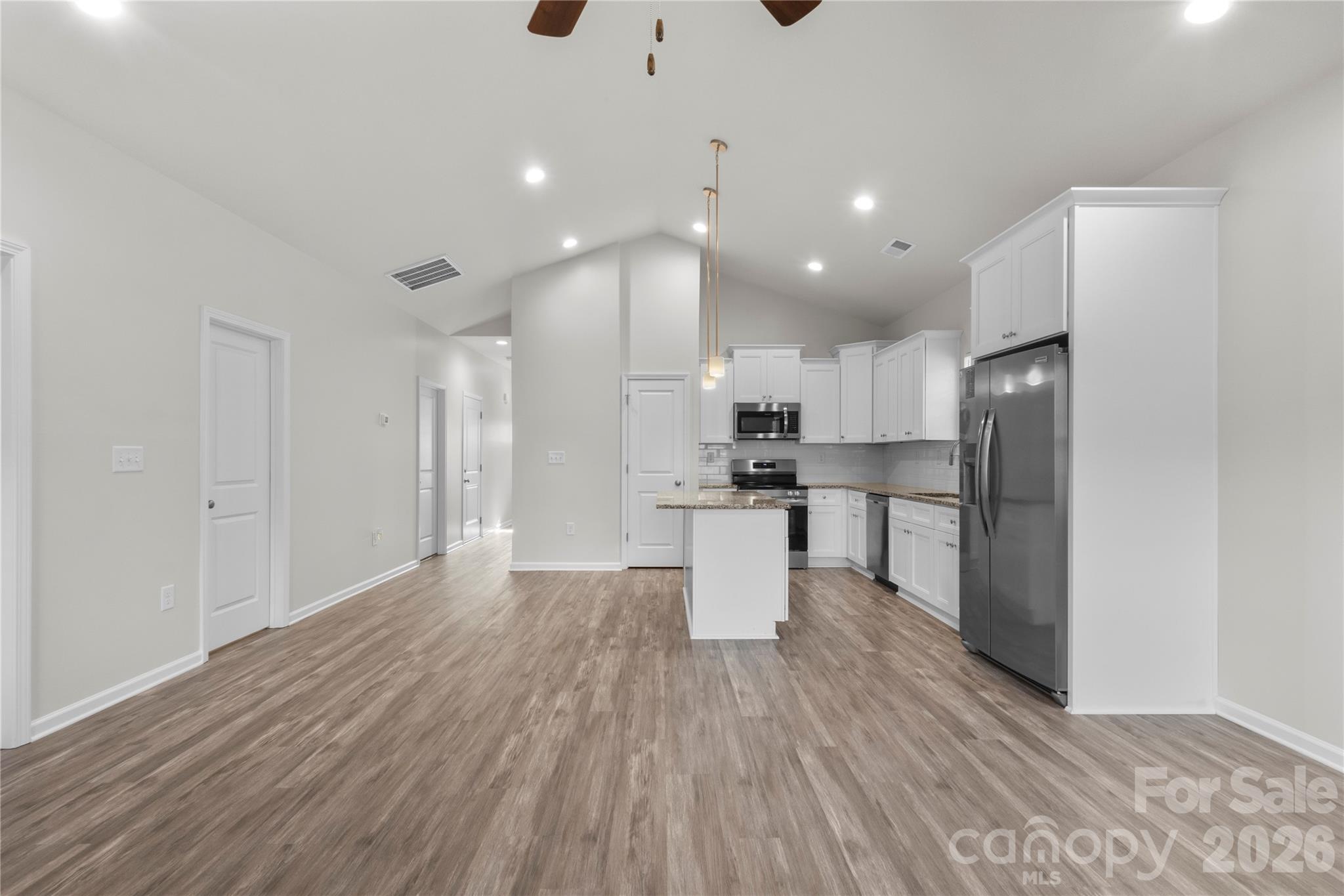 934 N New Hope Road Property Photo 3