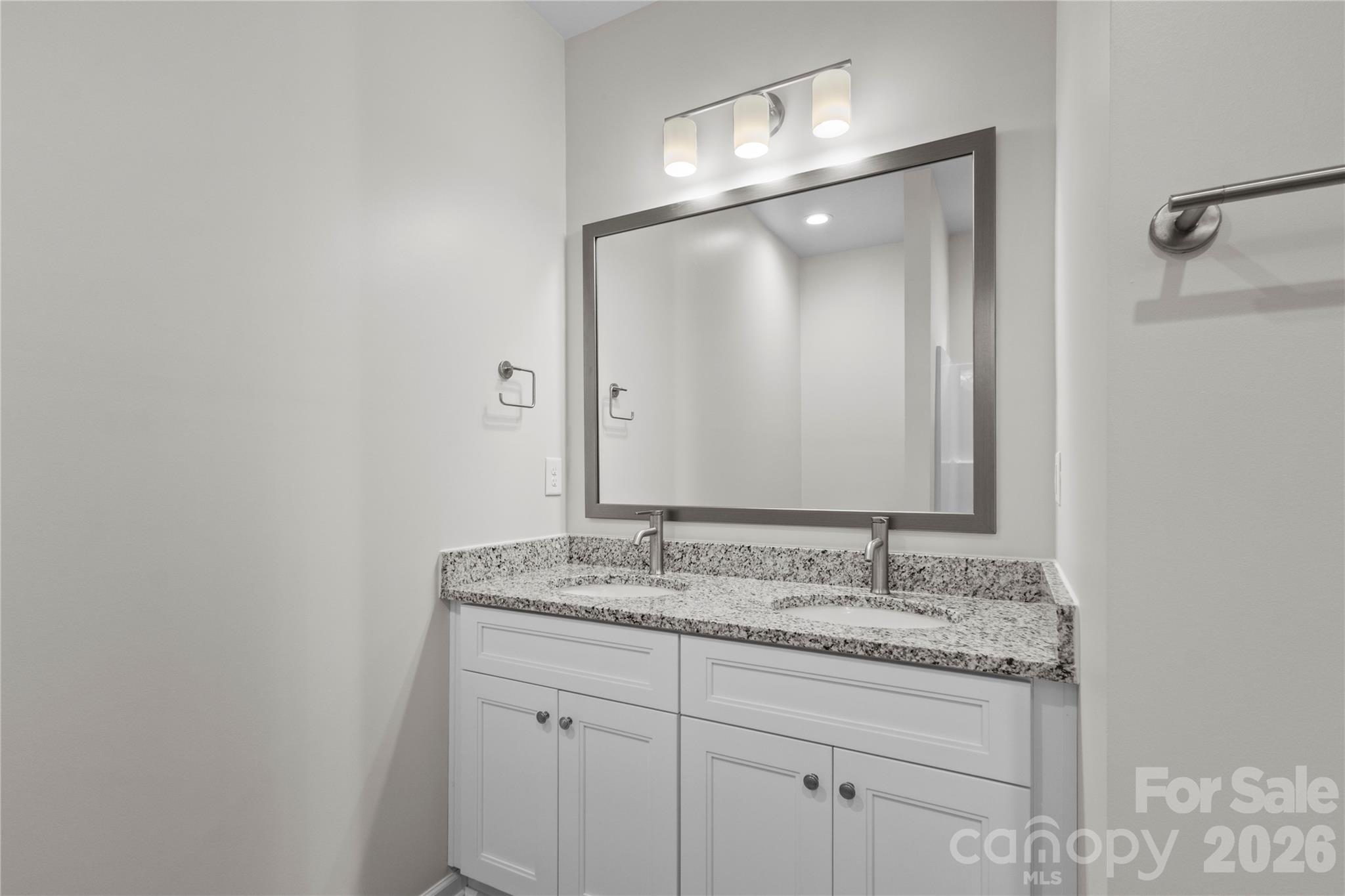 934 N New Hope Road Property Photo 7