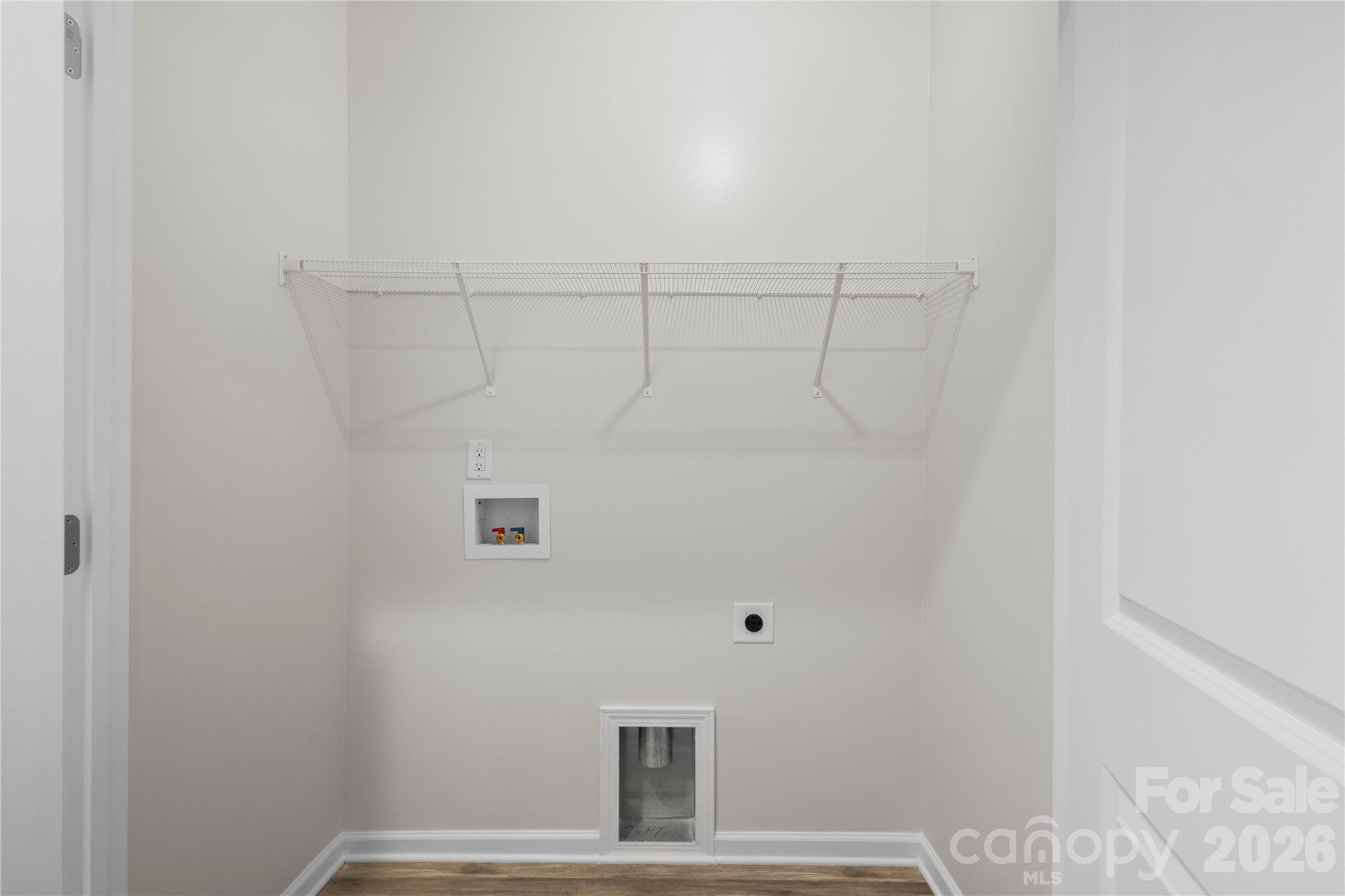 934 N New Hope Road Property Photo 12