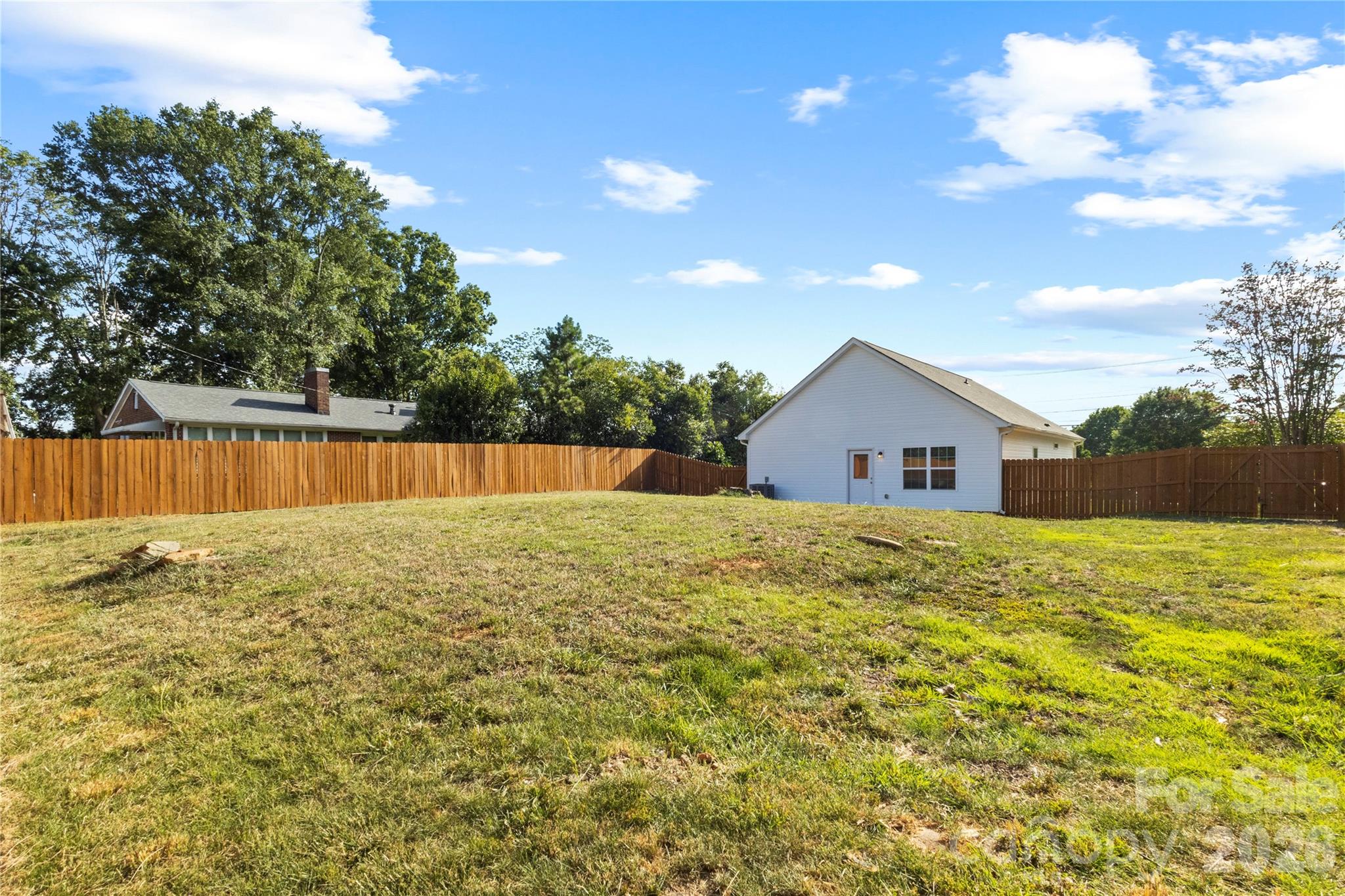 934 N New Hope Road Property Photo 14